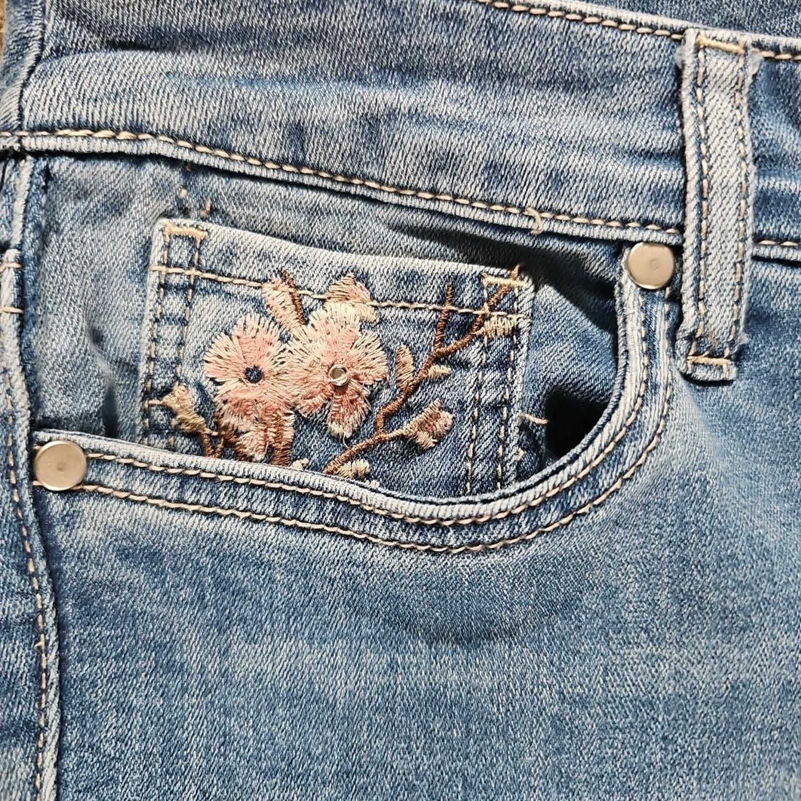 Other Christopher Banks Sz 12 Embroidered Floral Jeans Size 34" / US 12 / IT 48 - 2 Thumbnail