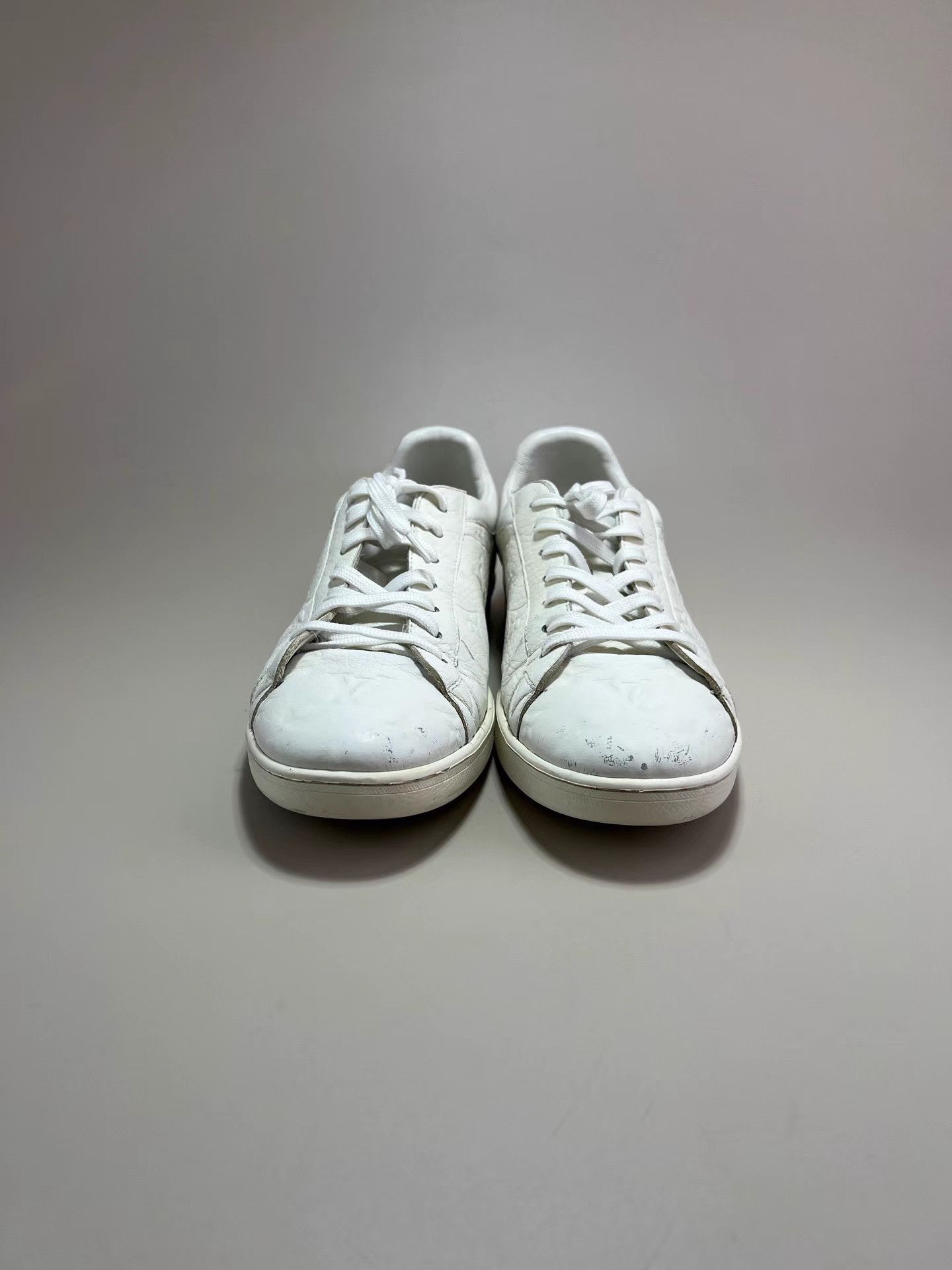 Louis Vuitton LOUIS VUITTON LV White Embossed Full Logo Low-Top Sneakers Size US 9 / EU 42 - 2 Thumbnail