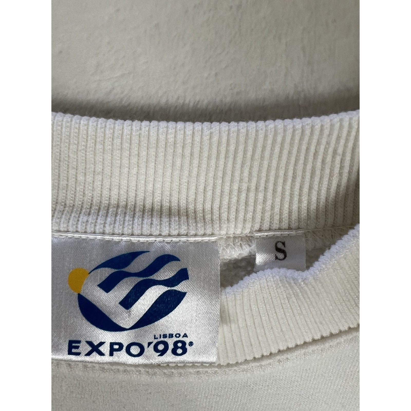 Vintage Vintage Lisboa Expo 98 Sweatshirt Size Medium White 90s Size US M / EU 48-50 / 2 - 3 Thumbnail