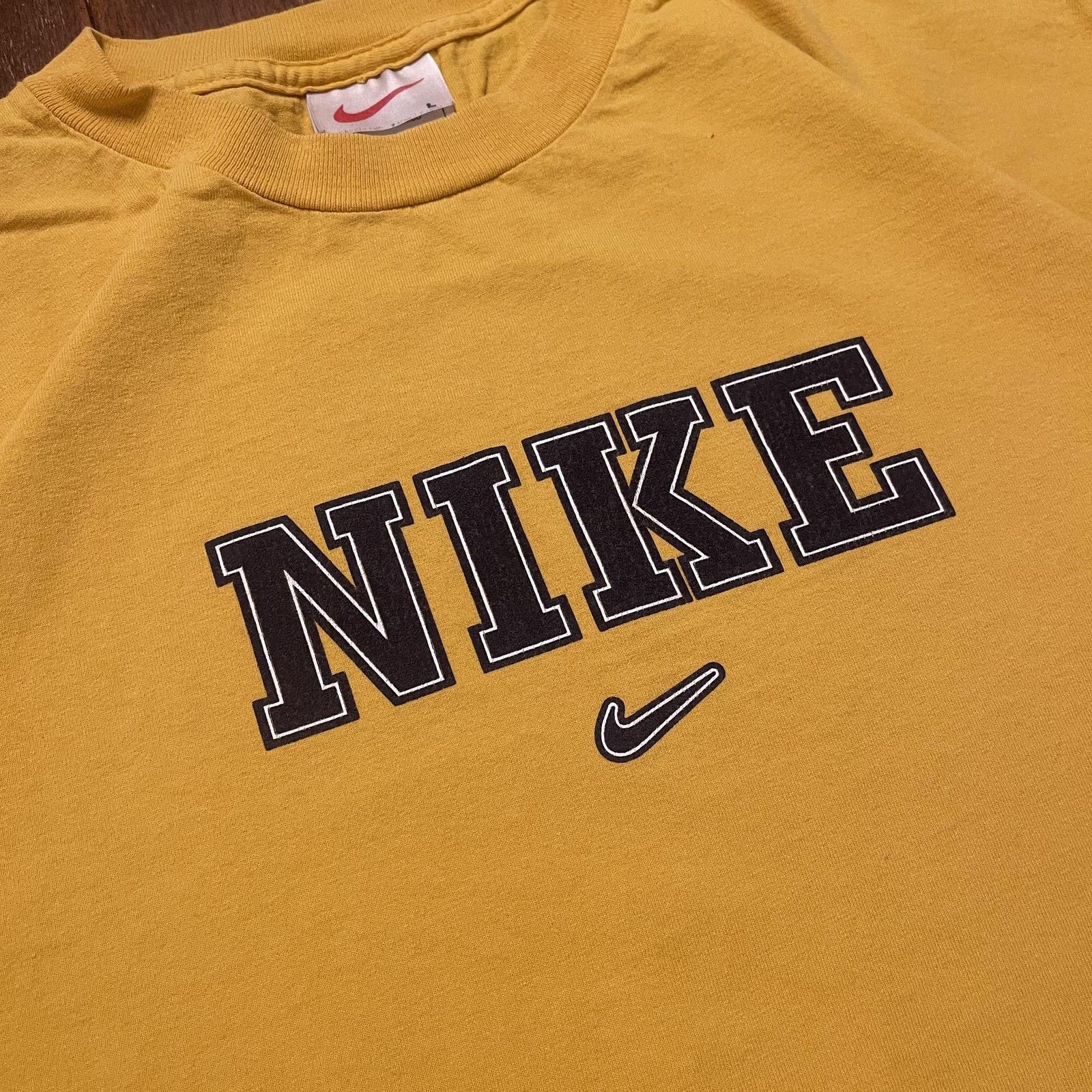 Nike Nike Shirt XL Yellow Swoosh Spell Out Graphic Short Sleeve Size US L / EU 52-54 / 3 - 4 Thumbnail