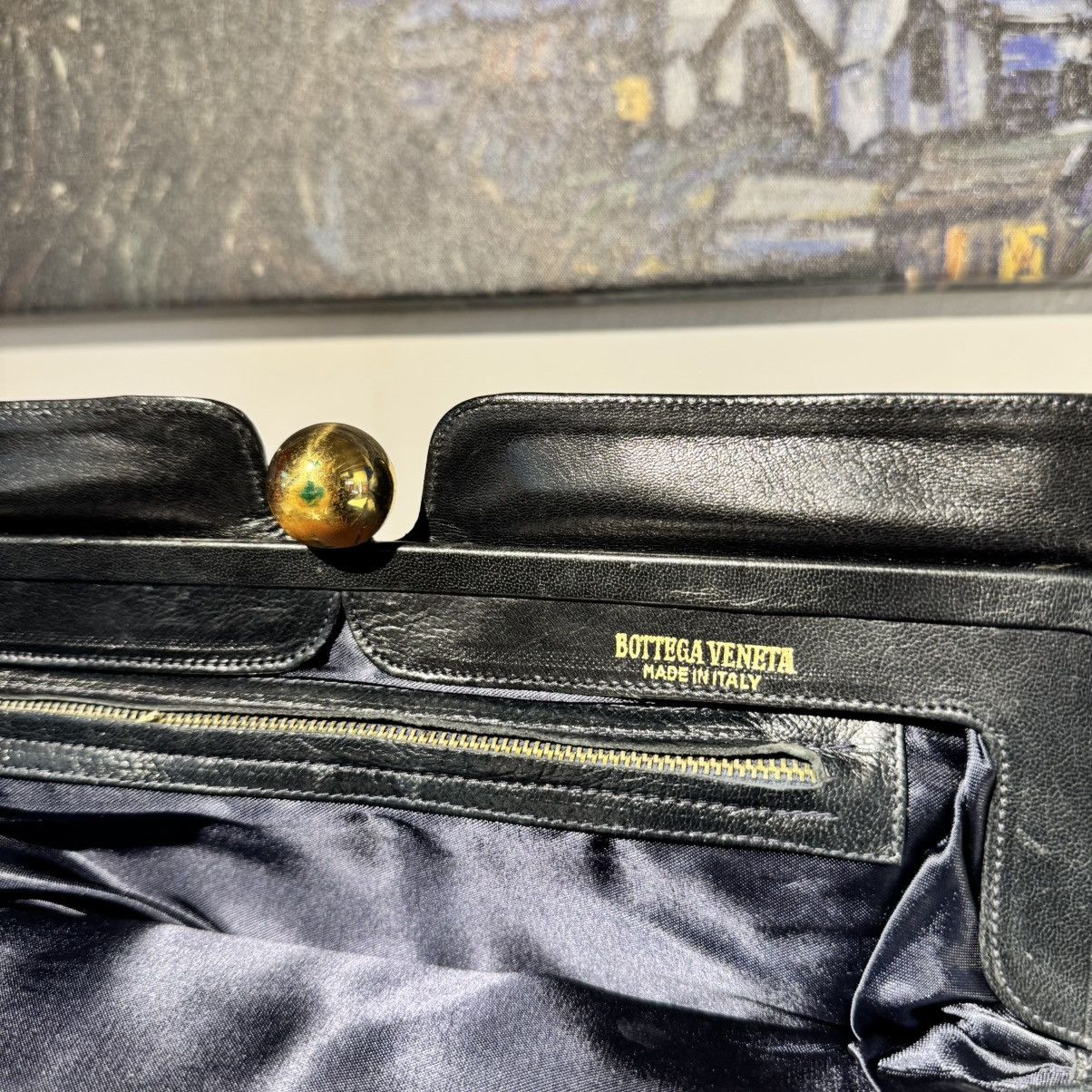 Bottega Veneta Vintage 1980s Bottega Veneta Leather Shoulder Ball Clasp Size ONE SIZE - 5 Thumbnail