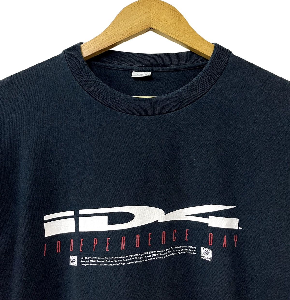 Vintage VINTAGE 90s INDEPENDENCE DAY 4 ACTION SCI FI MOVIE TSHIRT Size US L / EU 52-54 / 3 - 3 Thumbnail