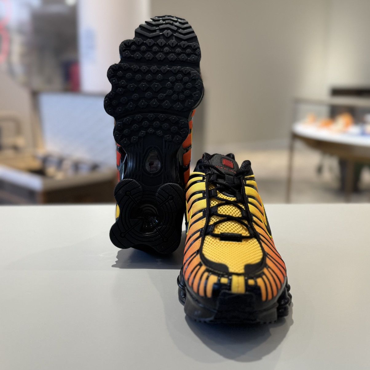 Nike Nike Shox TL Sunrise Size US 9.5 / EU 42-43 - 3 Thumbnail