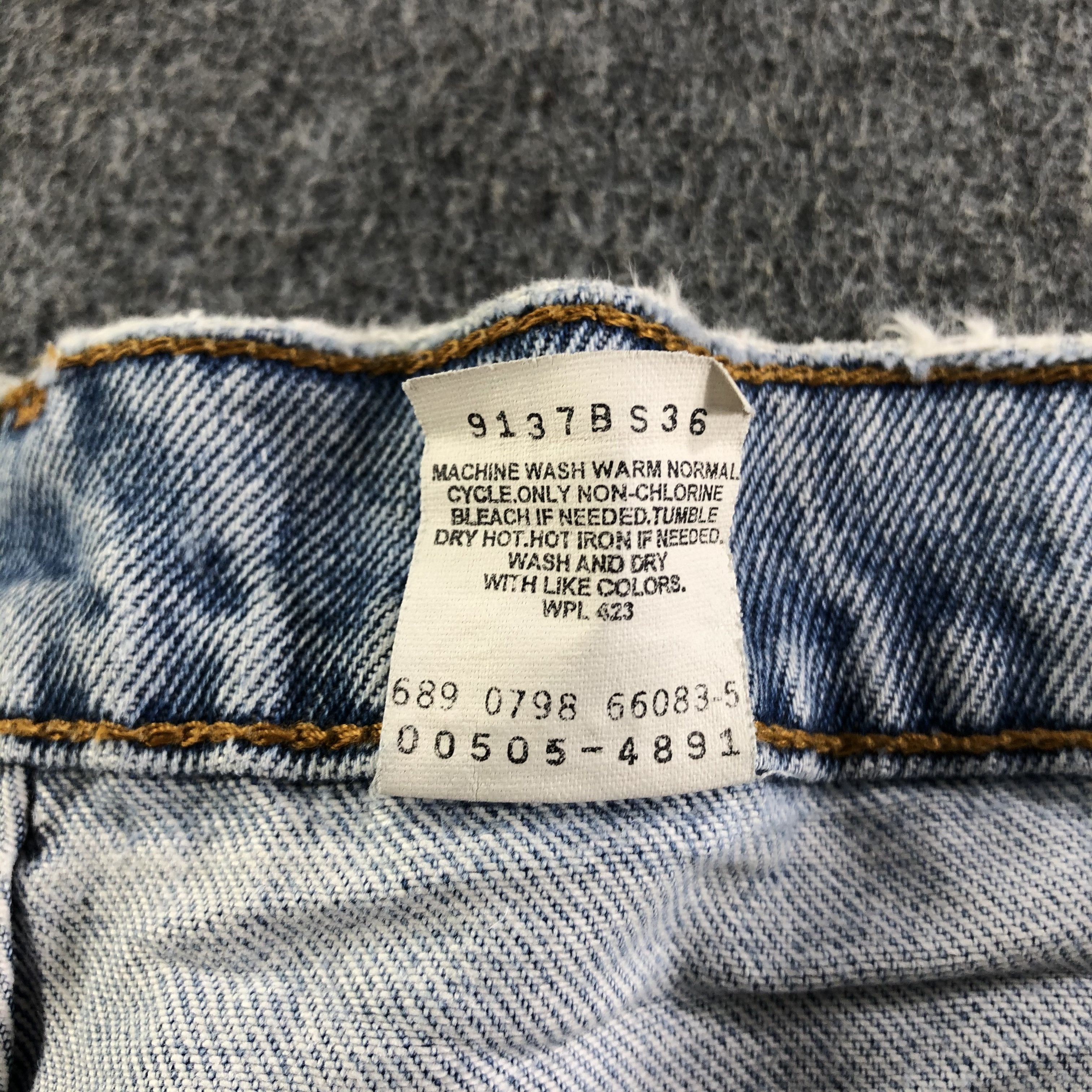 Levi's Vintage 90s Light Wash Levis 505 Jeans-J3346 Size US 33 - 12 Thumbnail