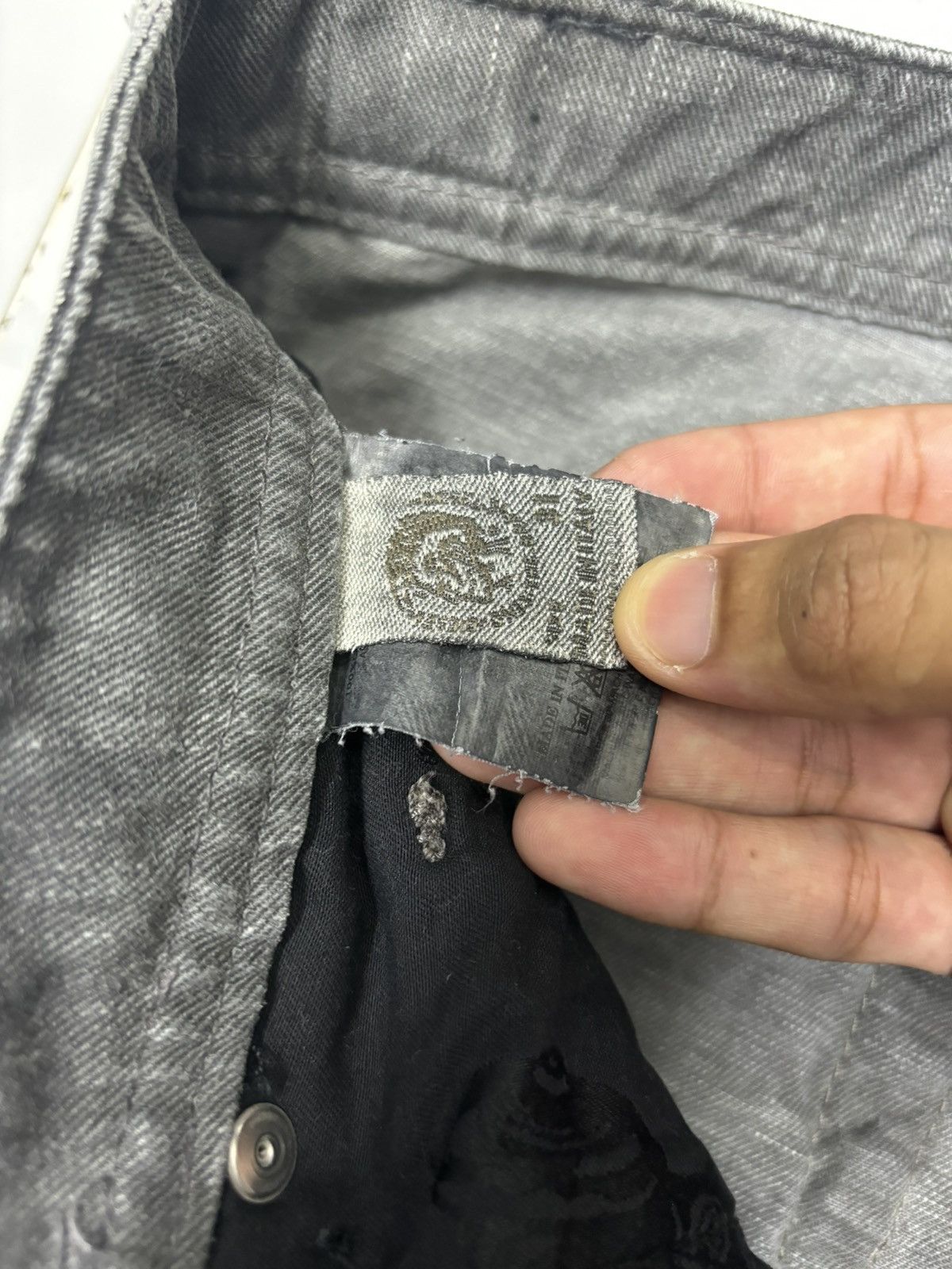 Diesel DIESEL DENIM GALLERY SMOKE BLACK DISTRESSED DENIM JEANS Size US 32 / EU 48 - 13 Thumbnail