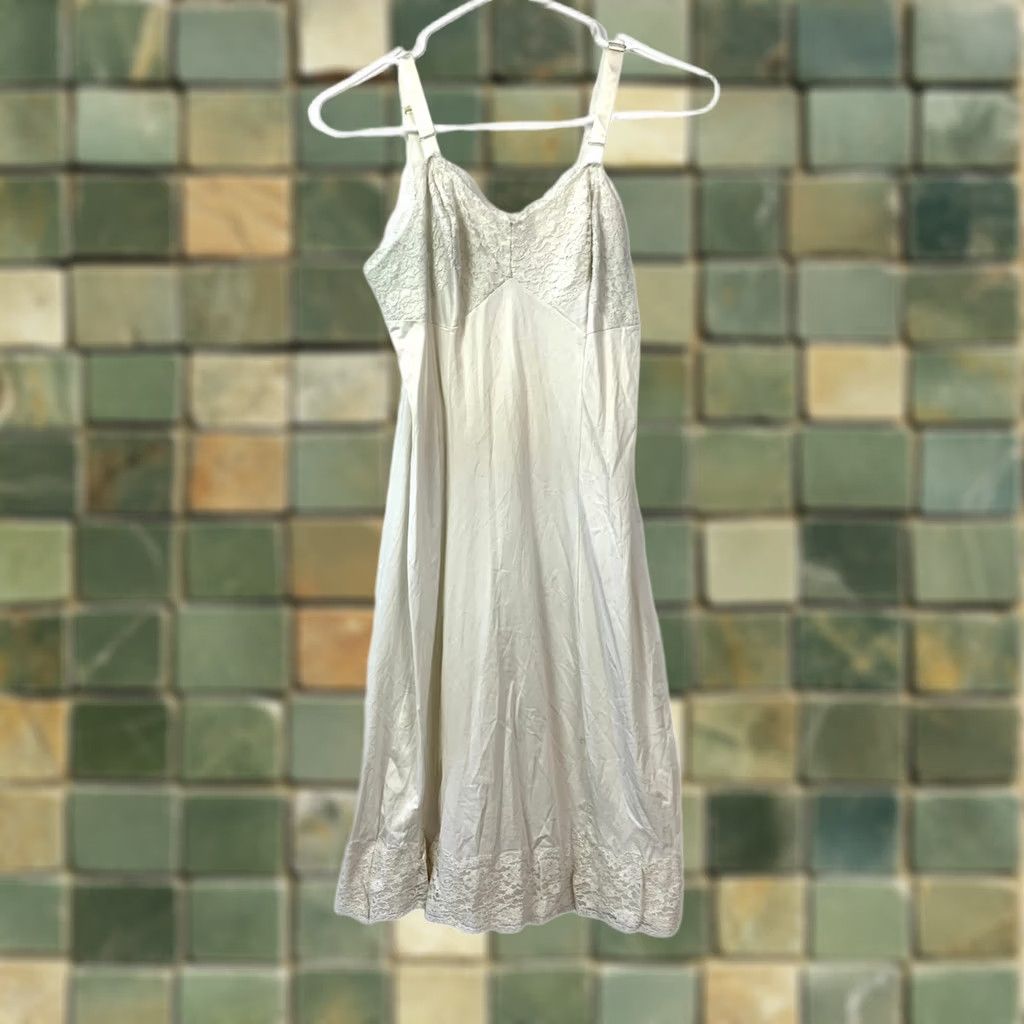 Vintage VINTAGE Ivory Full Slip Dress Lace Trim Adjustable Straps Women's Intimates Size S / US 4 / IT 40 - 1 Thumbnail