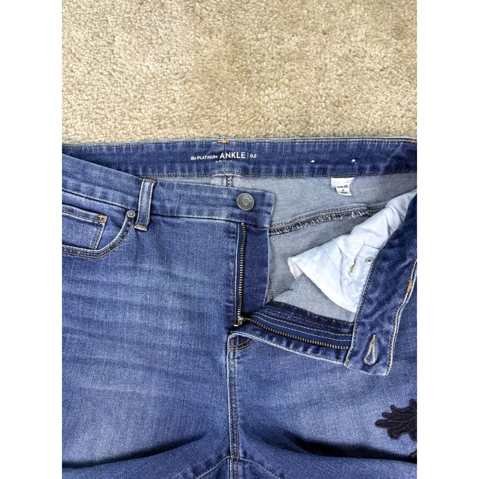 Vintage Chicos Platinum Ankle Jeans Womens Size 6 Blue Lace Stretch 0.5 US B531 Size 28" / US 6 / IT 42 - 7 Thumbnail