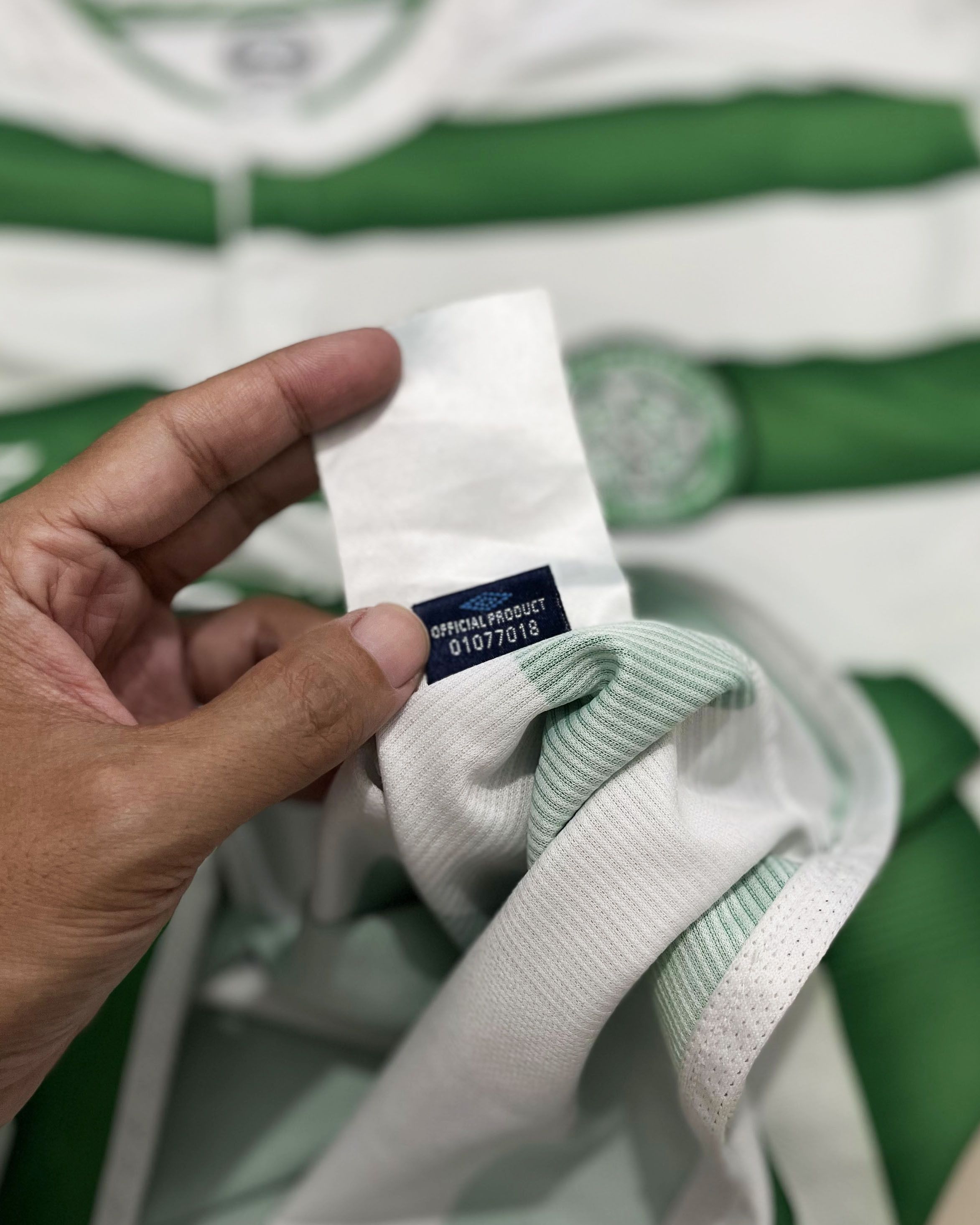 Umbro Celtic FC Home Kit 2003 2004 Size US L / EU 52-54 / 3 - 7 Thumbnail