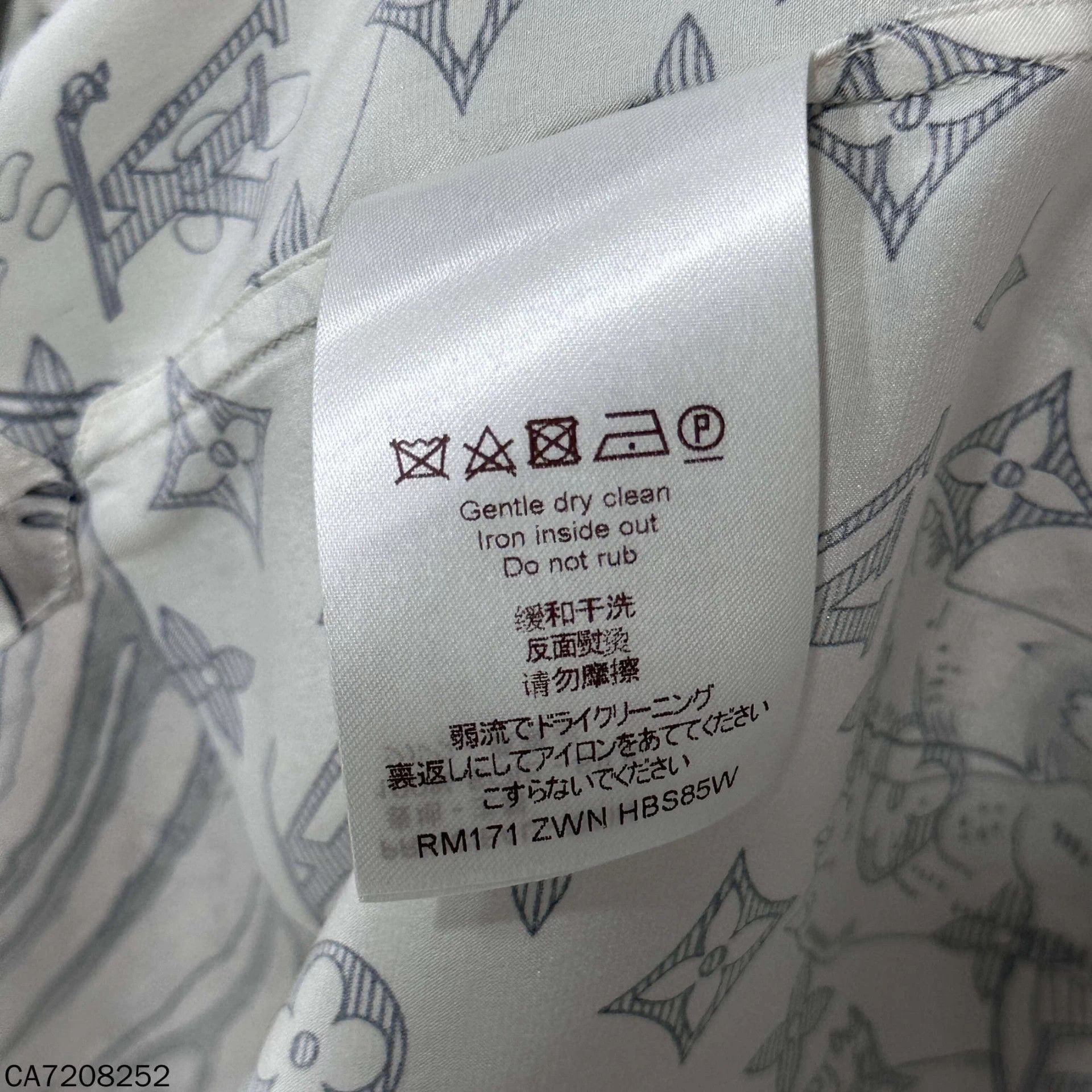 Louis Vuitton LV Zoo Series Women's Silk Short-Sleeve Shirt Size XS / US 0-2 / IT 36-38 - 4 Thumbnail