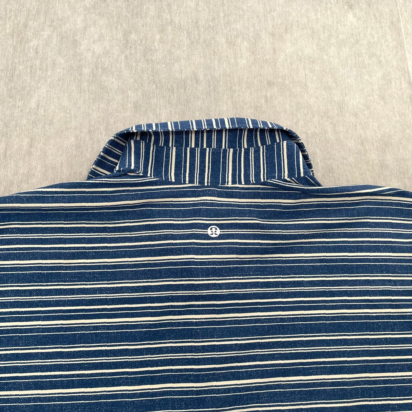 Lululemon VINTAGE Lululemon Polo Shirt Adult XL Short Sleeve Activewear Mens Blue 90s Athleisure Size US XL / EU 56 / 4 - 4 Thumbnail