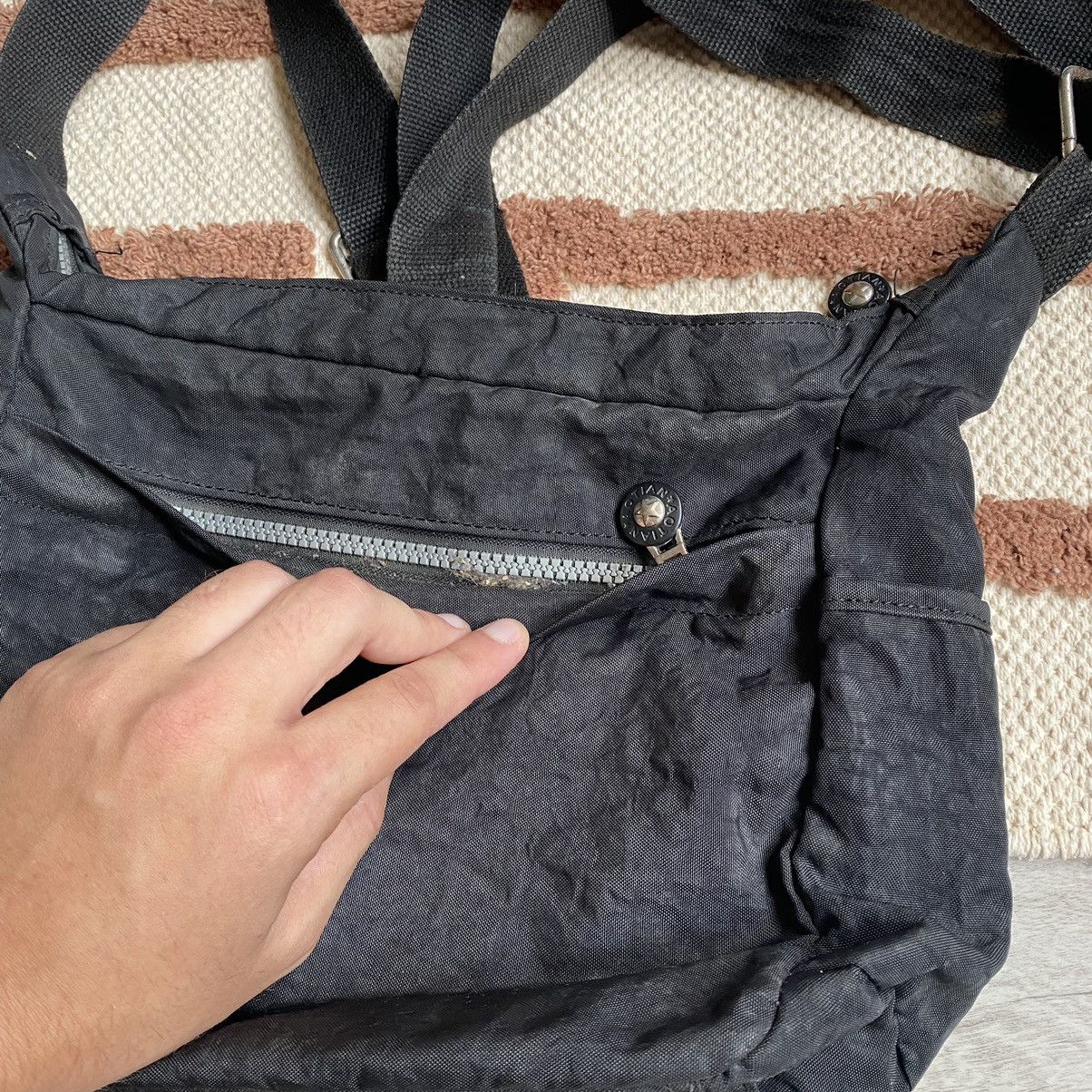 Japanese Brand × Seditionaries × Vintage VINTAGE JAPANESE STYLE BLACK FADED NYLON CROSSBODY BAG Size ONE SIZE - 6 Thumbnail