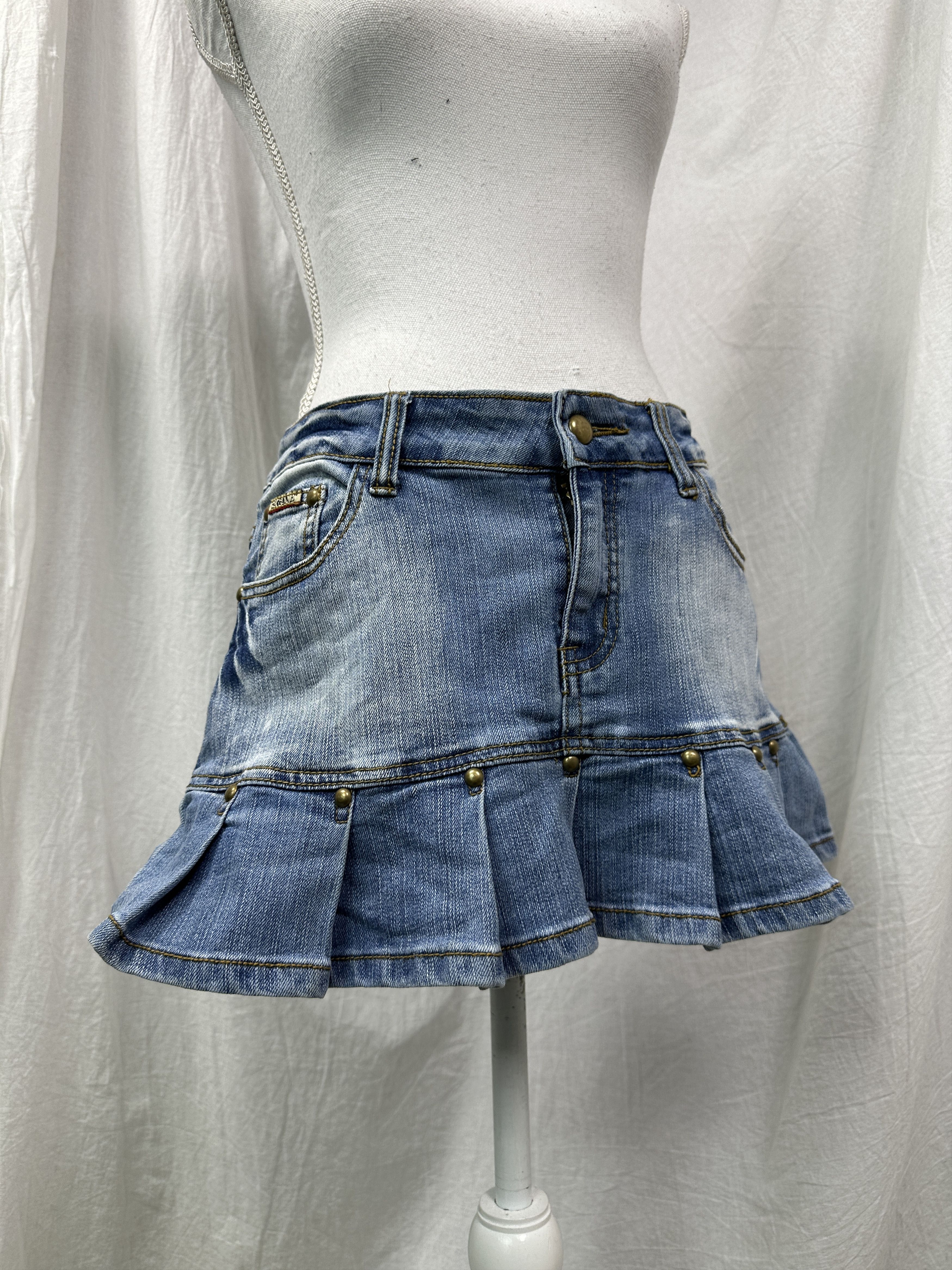 Vintage Vintage Denim Preppy Pleated Mini Jeans Skirt Y2K Size 26" / US 2 / IT 38 - 1 Thumbnail