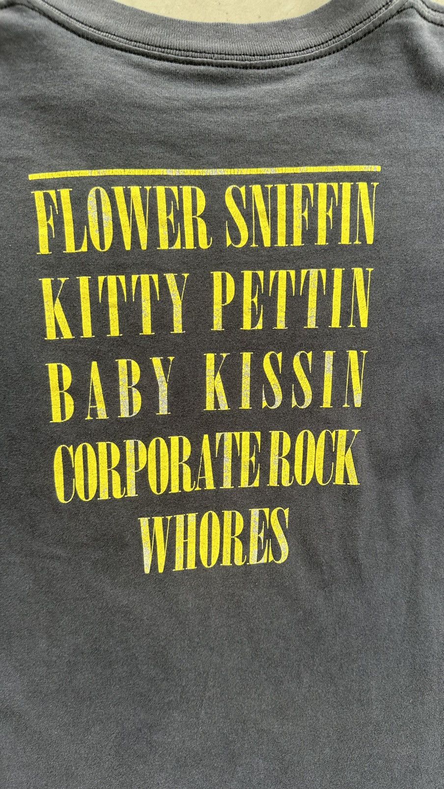 Band Tees VINTAGE NIRVANA FLOWER SNIFFIN DISTRESSED BAND TEE Size US S / EU 44-46 / 1 - 5 Thumbnail