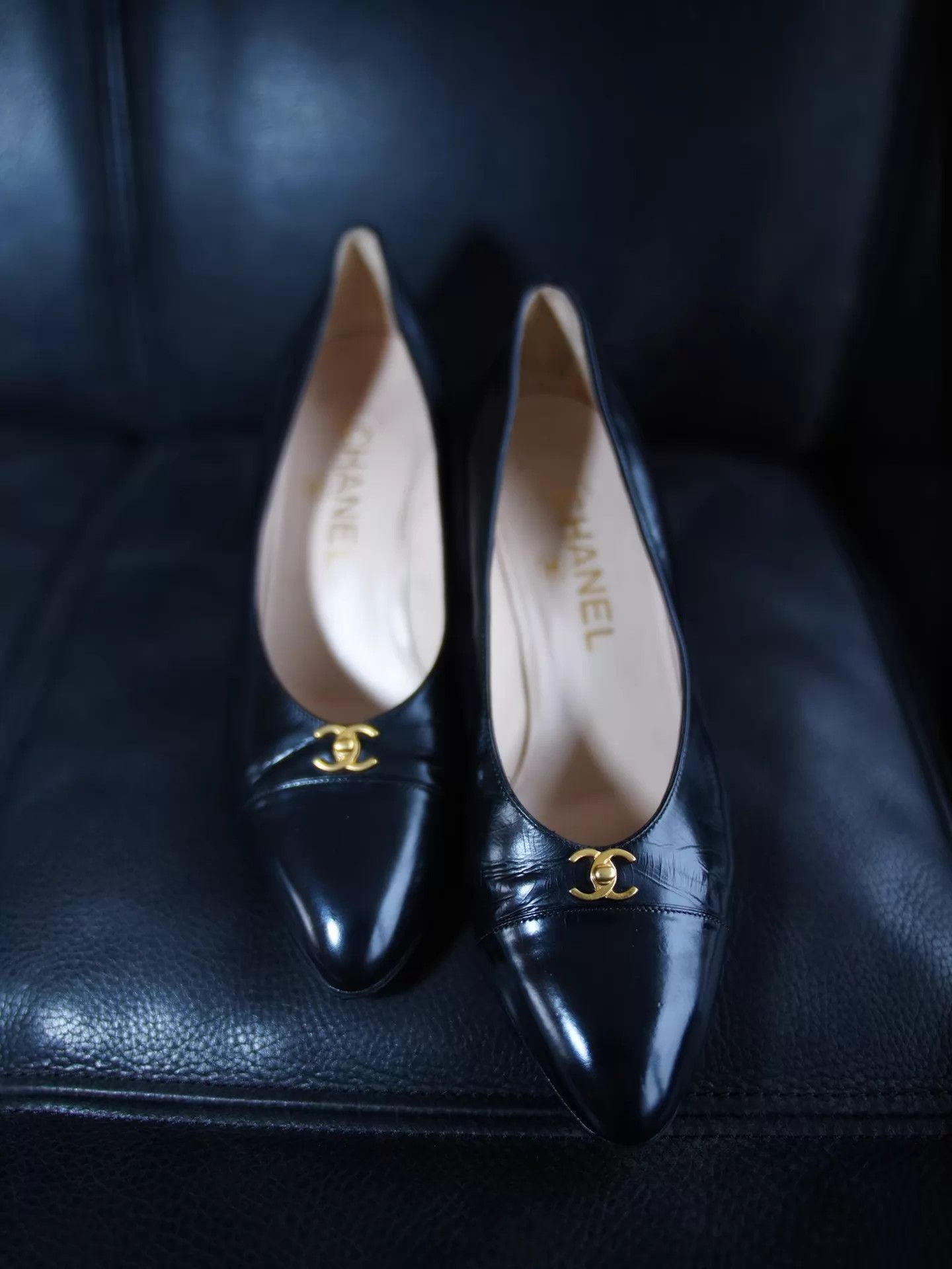 Chanel Chanel Vintage Black & Gold Baguette Buckle Block Heels 37 Size US 6.5 / IT 36.5 - 5 Thumbnail