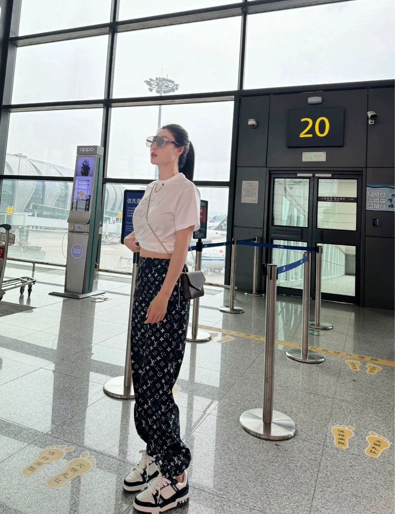 Louis Vuitton Louis Vuitton Full LOGO trousers with presbyopia pants Size US 36 / EU 52 - 6 Thumbnail
