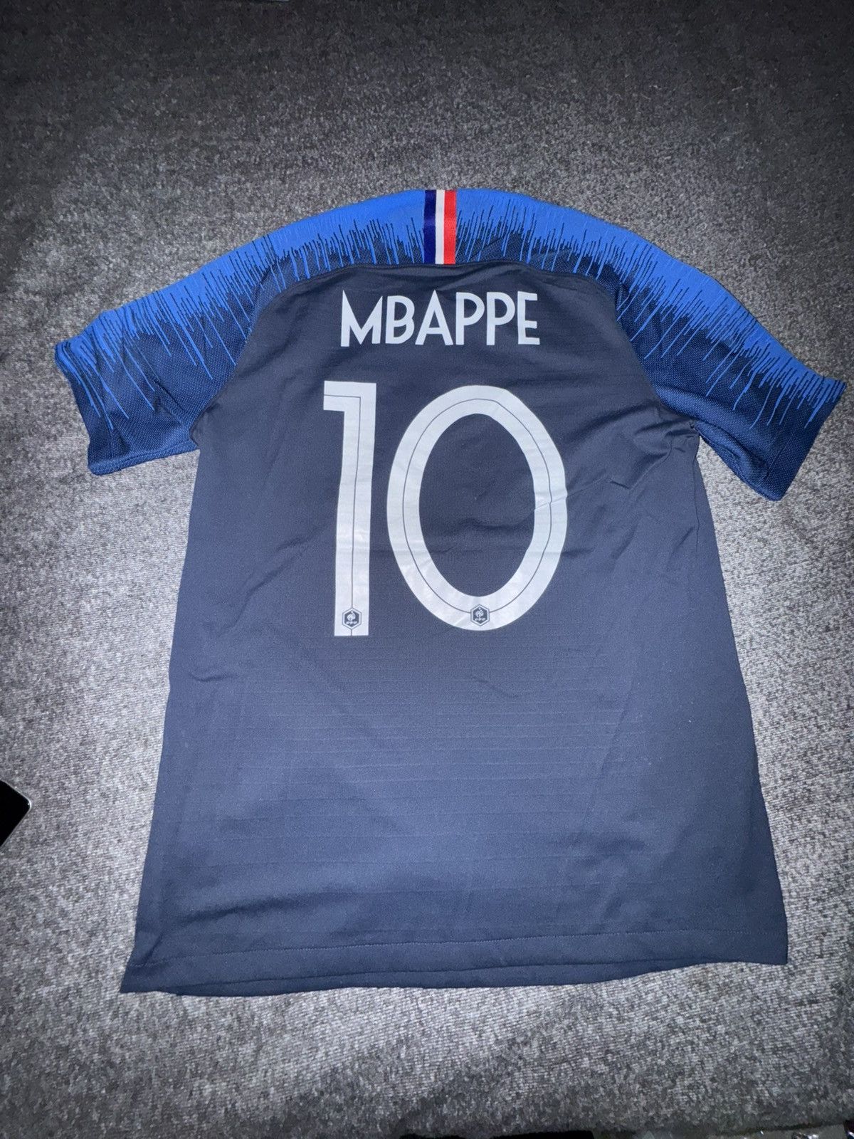 Nike Nike France Kylian Mbappe Jersey 2018 Size US M / EU 48-50 / 2 - 1 Thumbnail