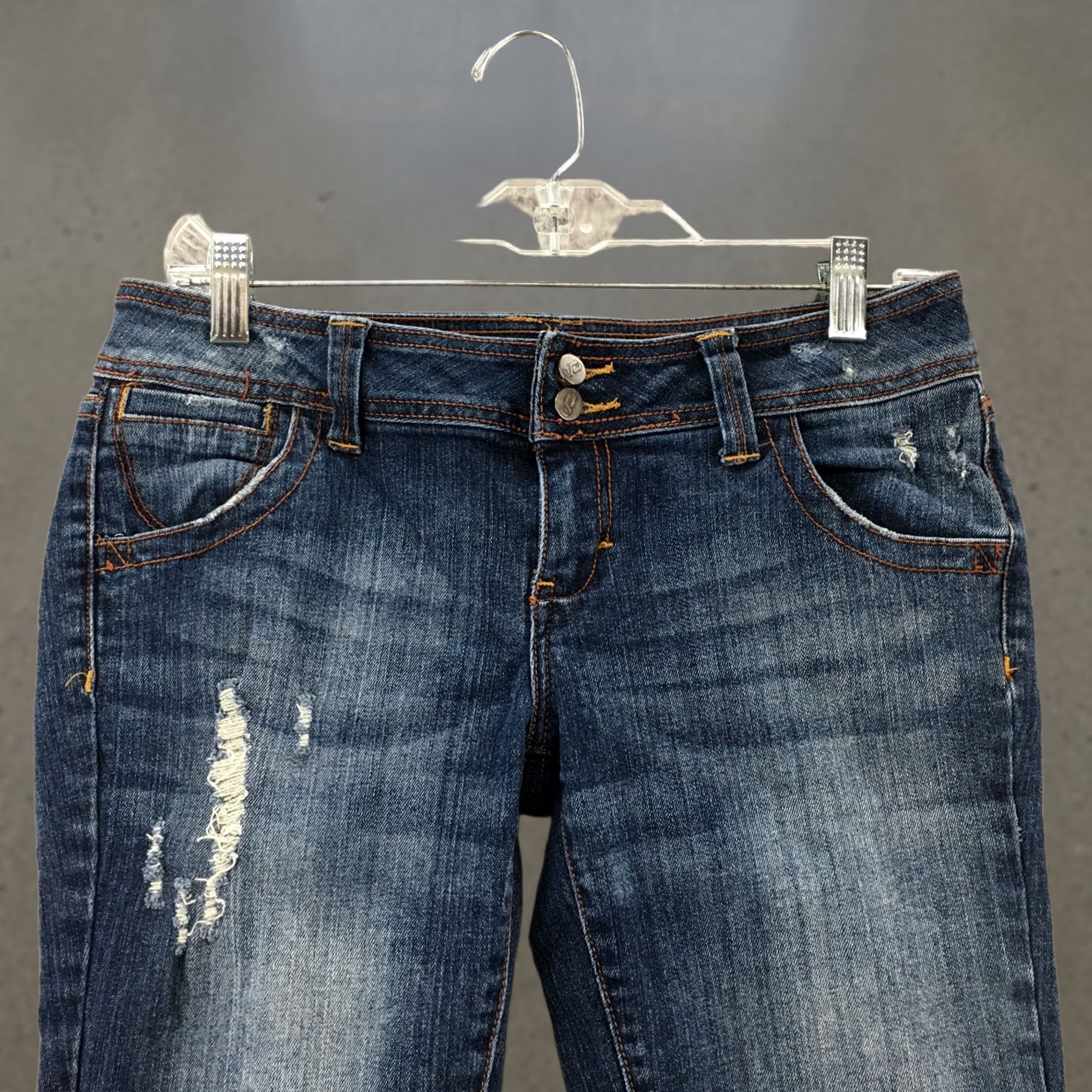 Decree Decree Skimmer Shorts Womens 9 Blue Dark Wash Denim Low Rise 5 Pockets Zip Fly Size 30" / US 8 / IT 44 - 1 Thumbnail