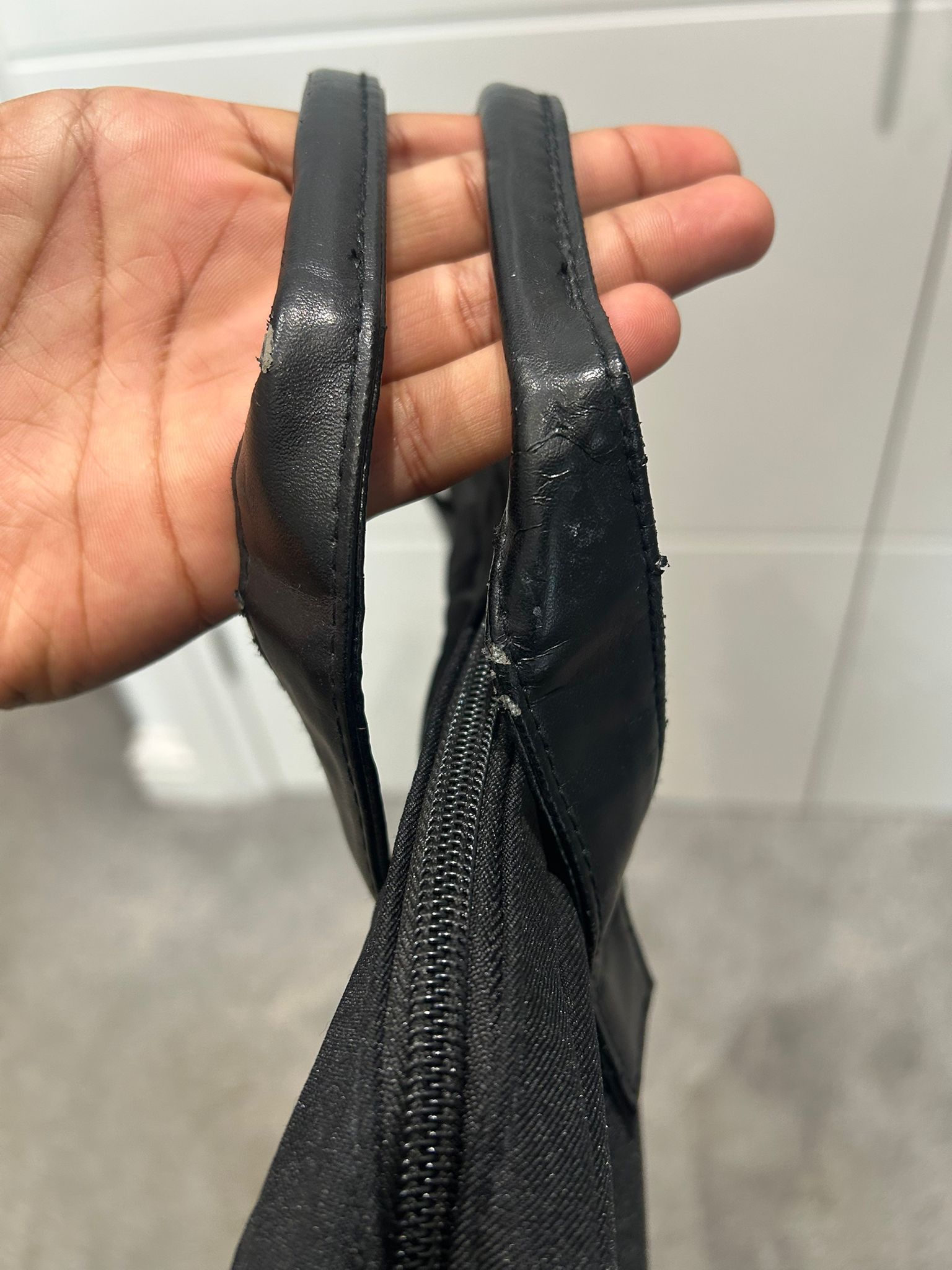 Yves Saint Laurent YSL Yves Saint Laurent Bag – Black Size ONE SIZE - 15 Thumbnail