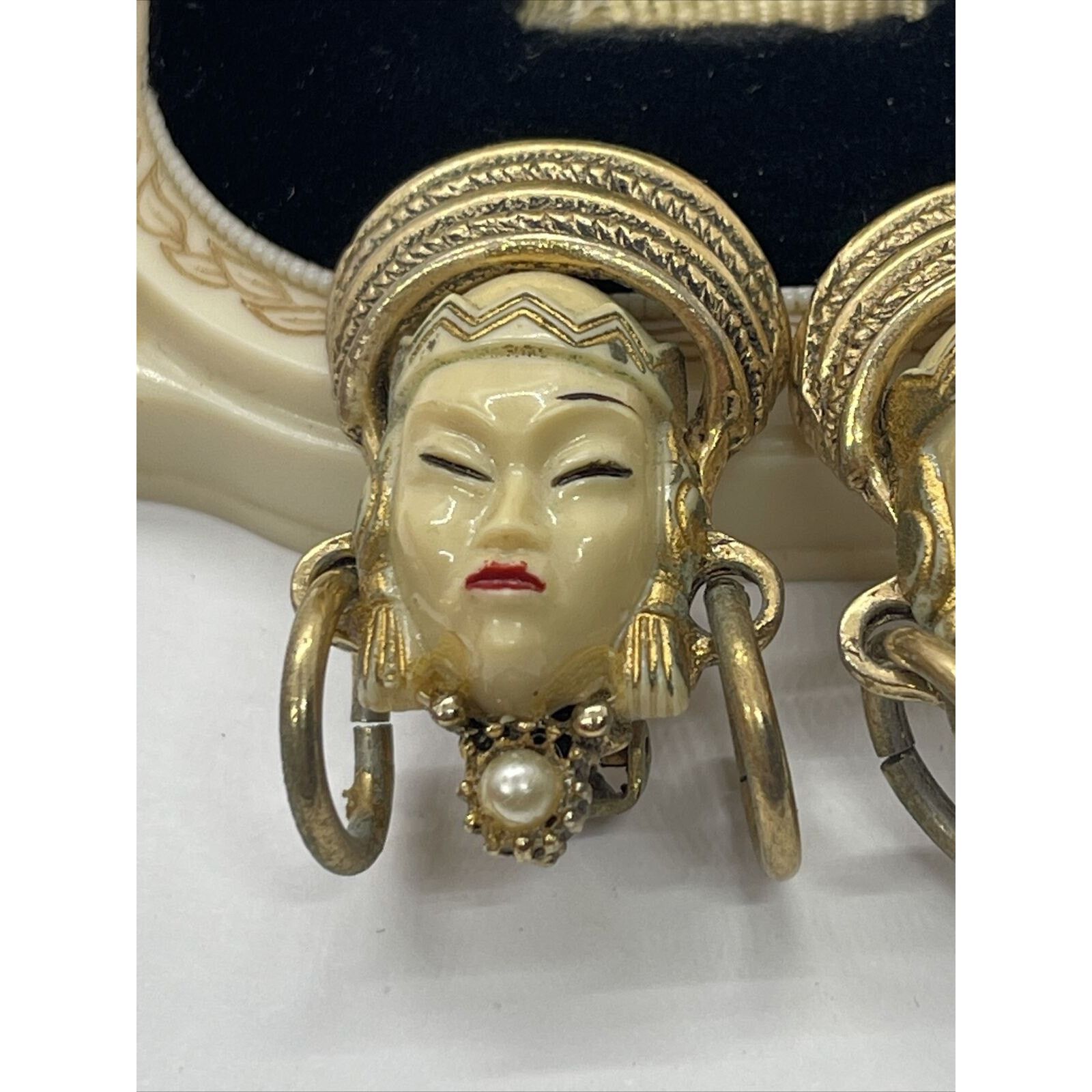 Vintage Vintage Earrings Unsigned Selro Face Clip On Bakelite Size ONE SIZE - 3 Thumbnail