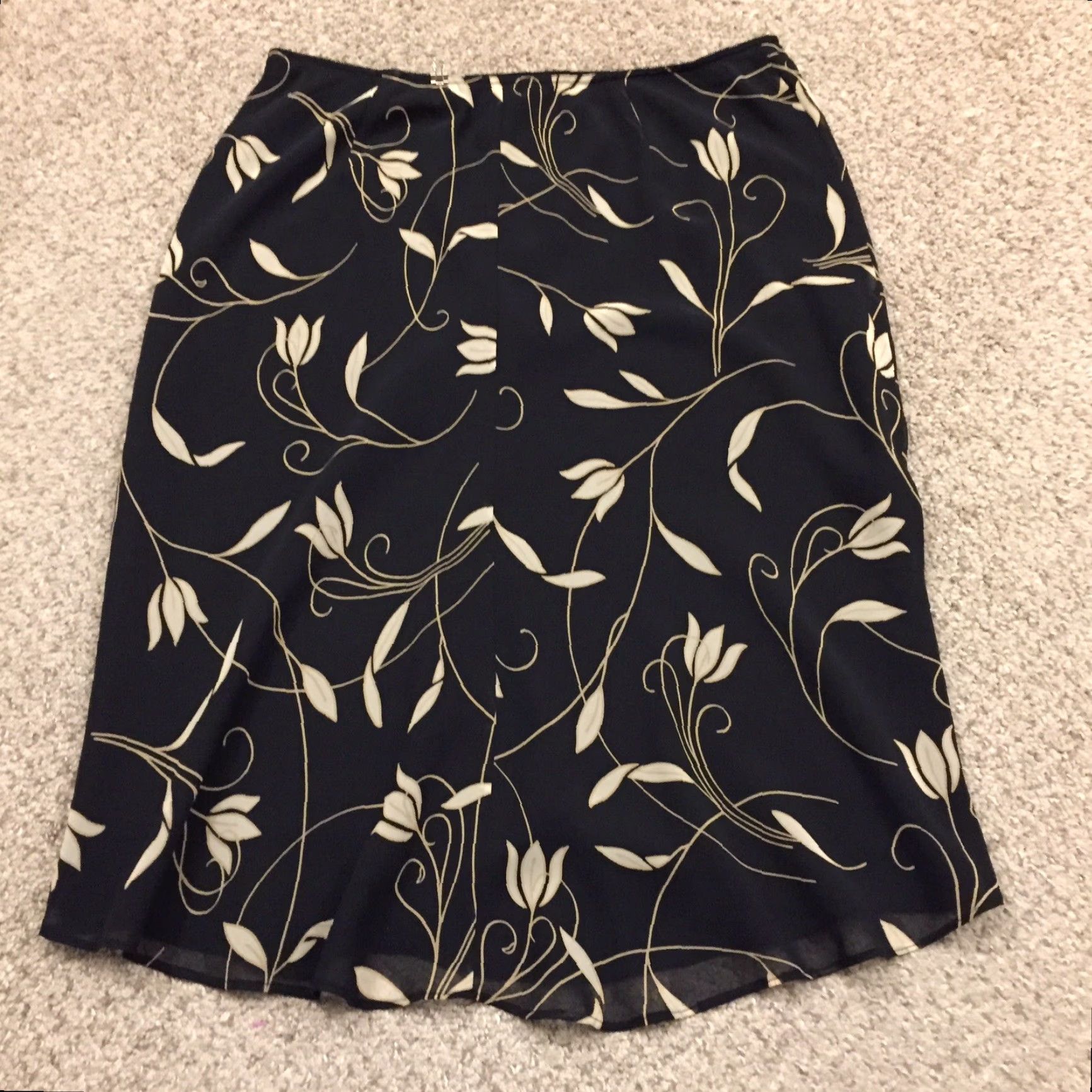 Express Express Skirt Floral Midi Lined Pull On Black Beige Large Ladies A-Line Elastic Waist Polyester Women Regular 60s? Size 36" / US 14 / IT 50 - 6 Thumbnail