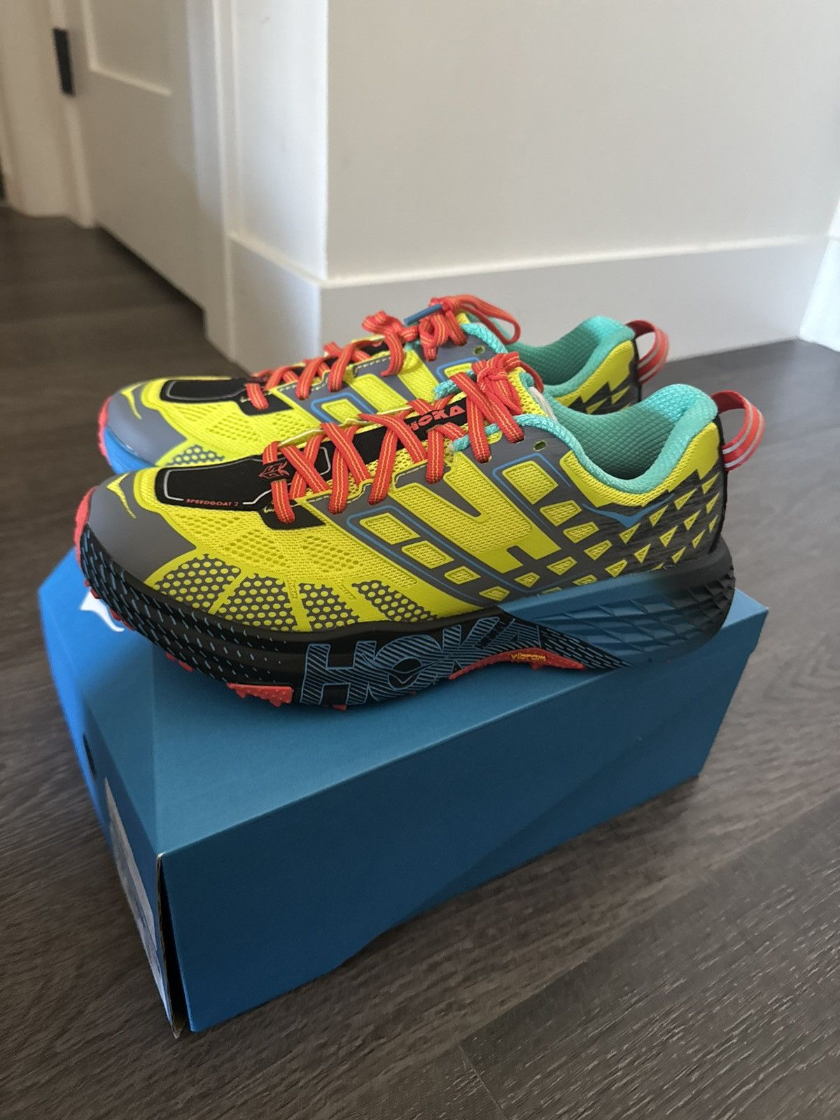 Hoka Hoka One One Speedgoat 2 Size US 7.5 / EU 40-41 - 1 Thumbnail