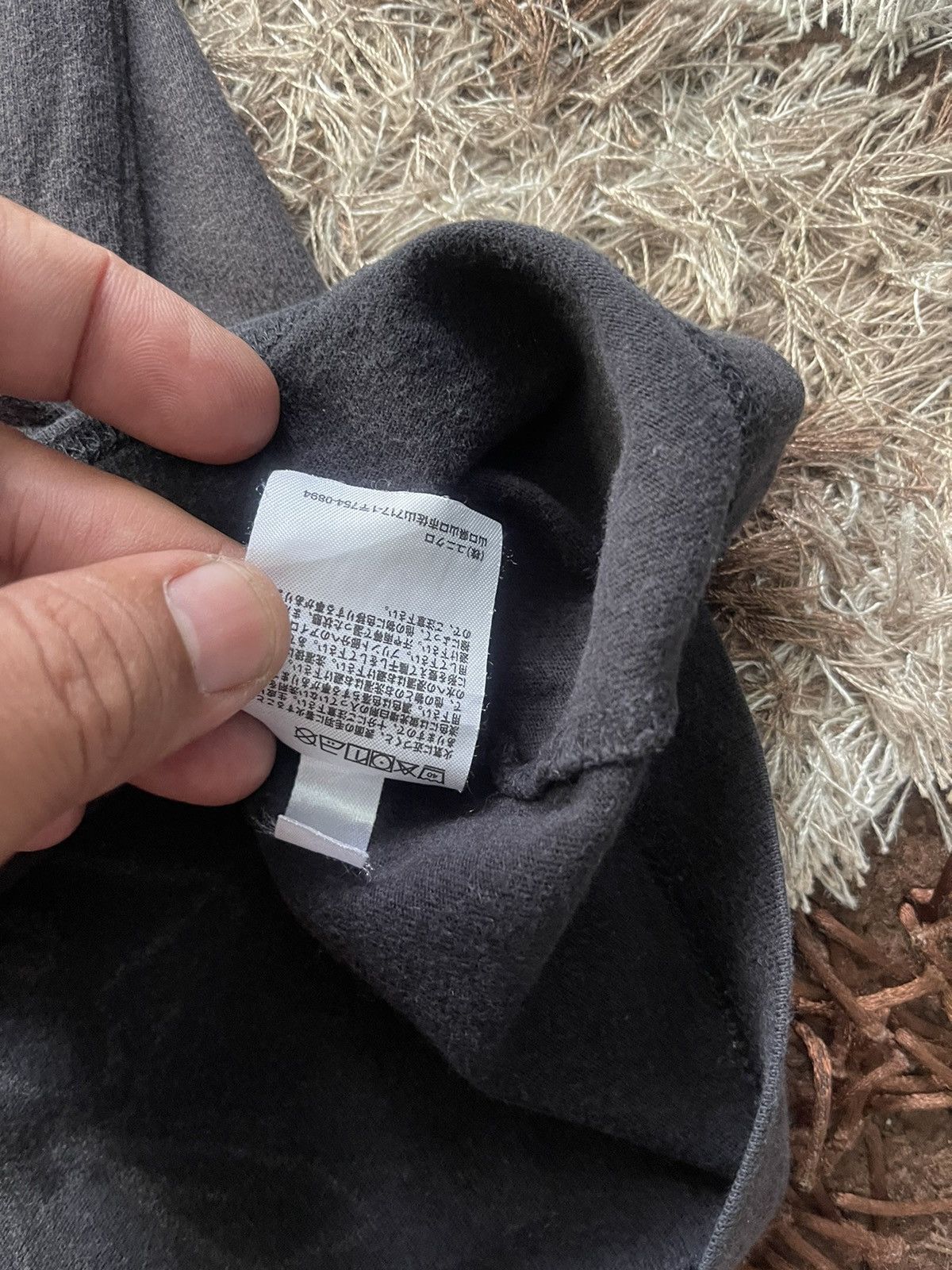 JW Anderson × Japanese Brand × Uniqlo J.W.ANDERSON X UNIQLO TEE VERY RARE Size US L / EU 52-54 / 3 - 5 Thumbnail