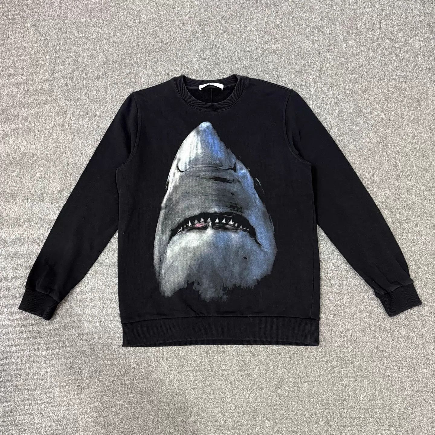Givenchy Givenchy Shark black crewneck sweatshirt S 99 new Size US S / EU 44-46 / 1 - 1 Thumbnail