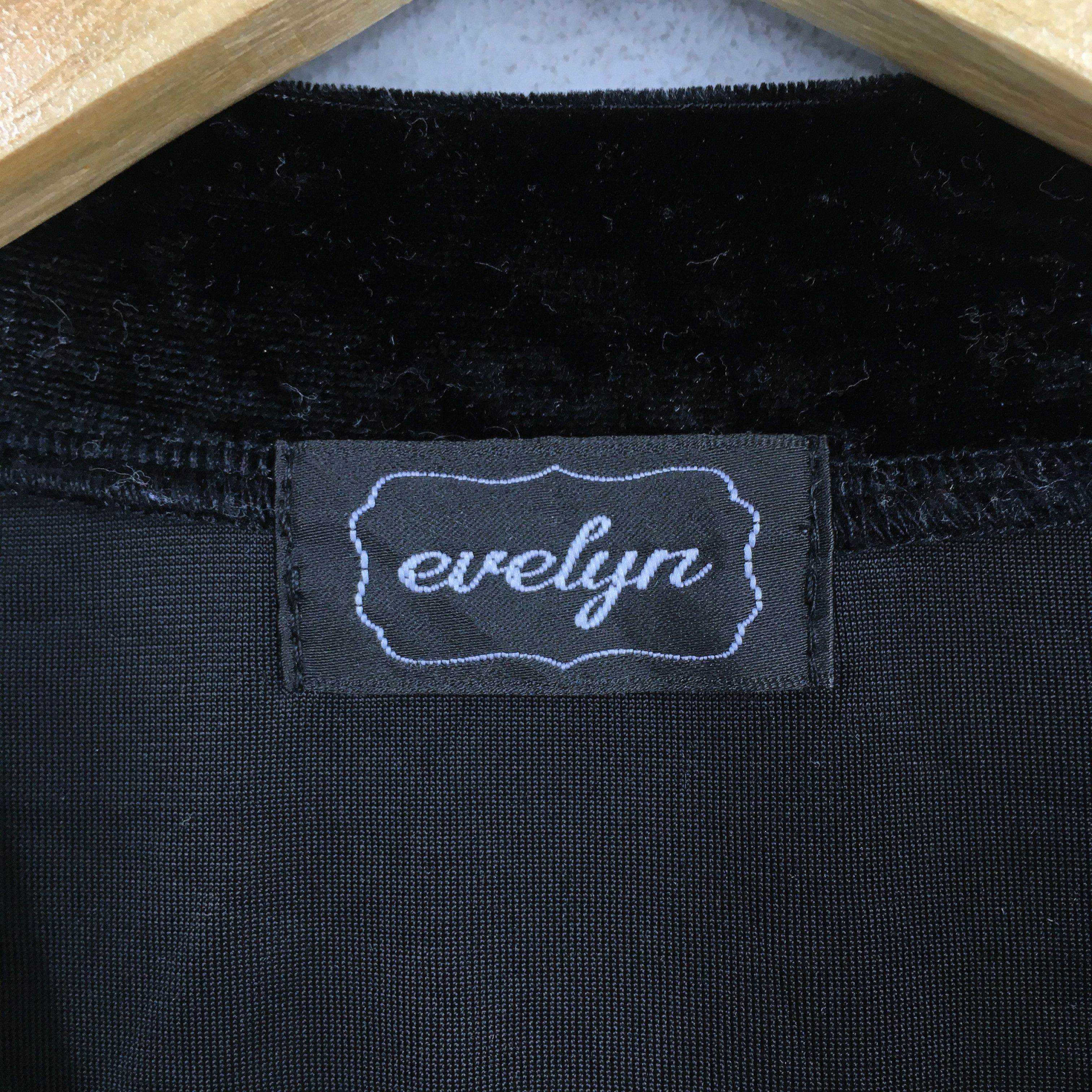 Vintage Vintage Women Cropped Velvet Black T shirt XSmall Size XS / US 0-2 / IT 36-38 - 3 Thumbnail