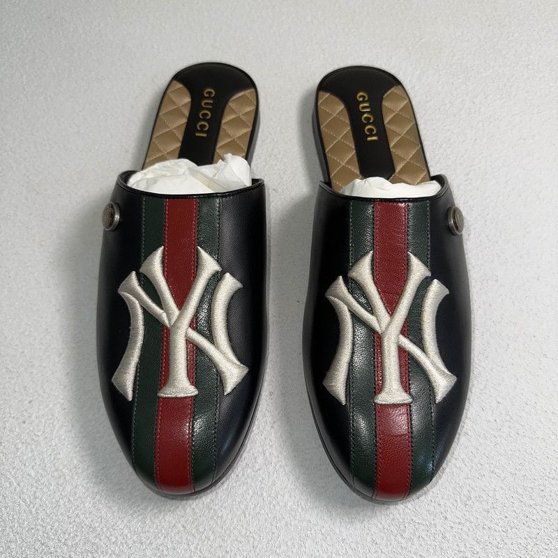 Gucci Gucci x NY Yankees Black Leather Slippers - Size US 8 / EU 41 - 2 Thumbnail