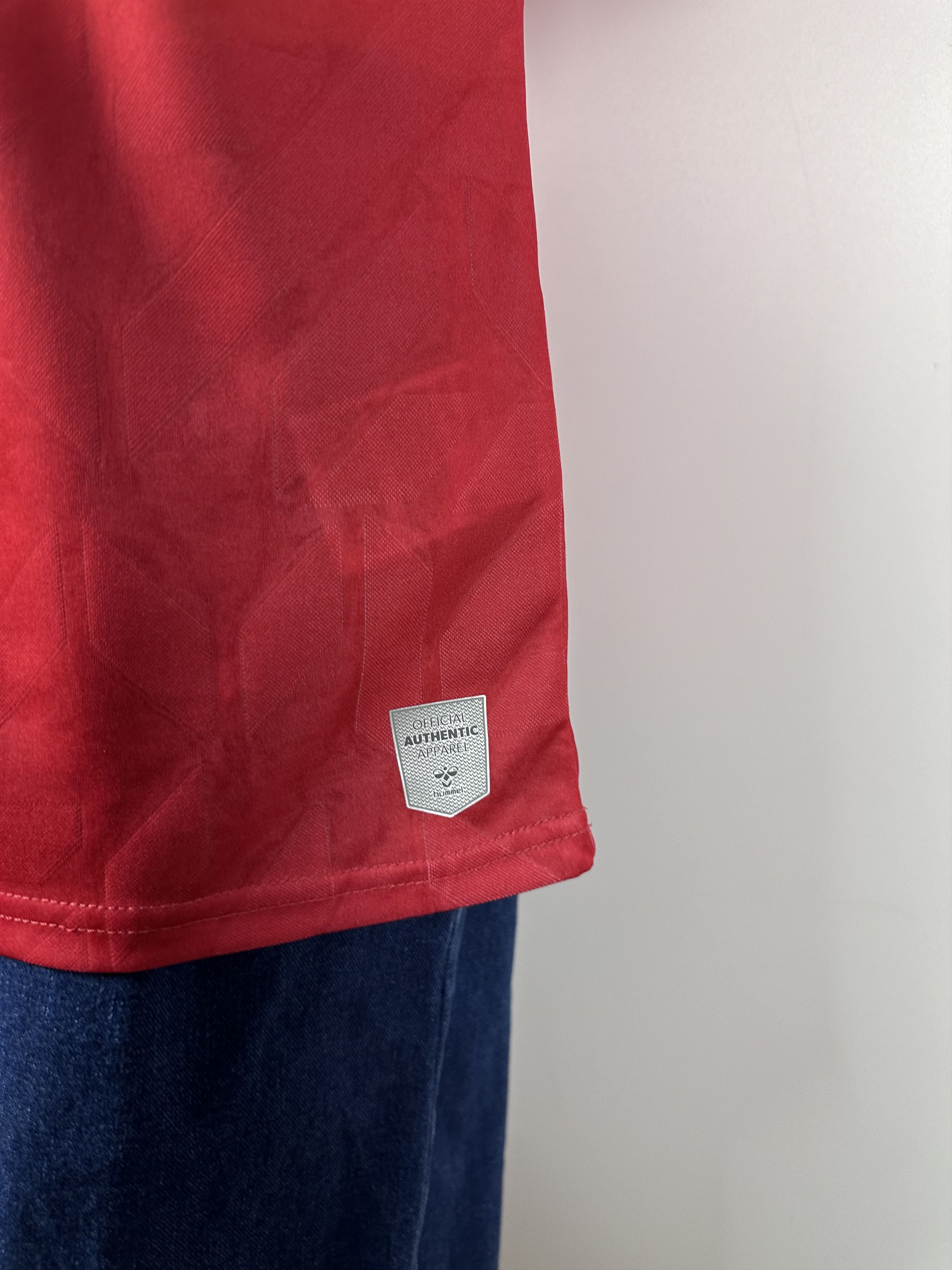 Hummel × Vintage DENMARK 2023 2024 HOME FOOTBALL SHIRT SOCCER JERSEY HUMMEL Size US S / EU 44-46 / 1 - 7 Thumbnail