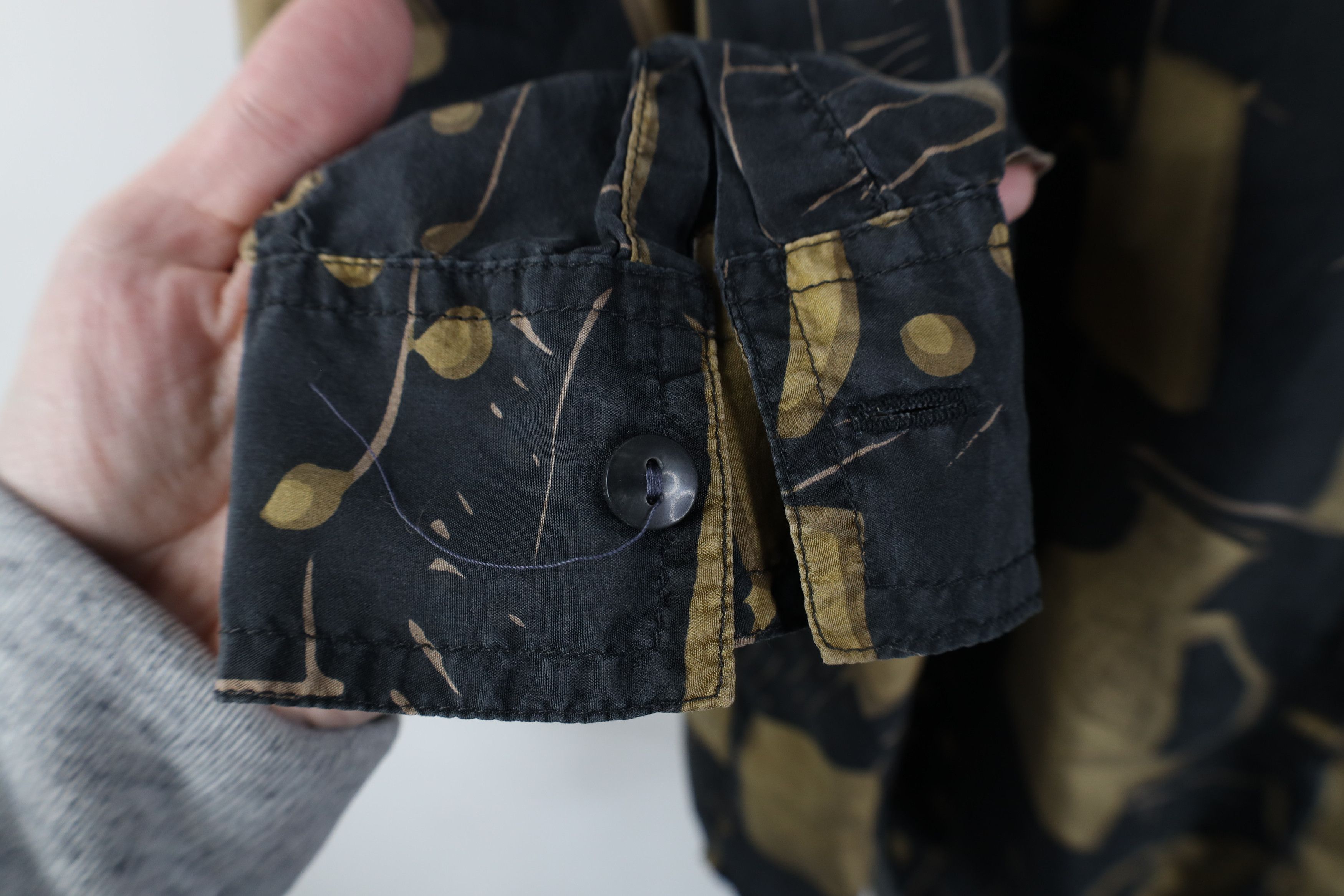 Vintage Vintage 90s Streetwear Baggy Fit Silk Collared Button Shirt Size US S / EU 44-46 / 1 - 8 Thumbnail