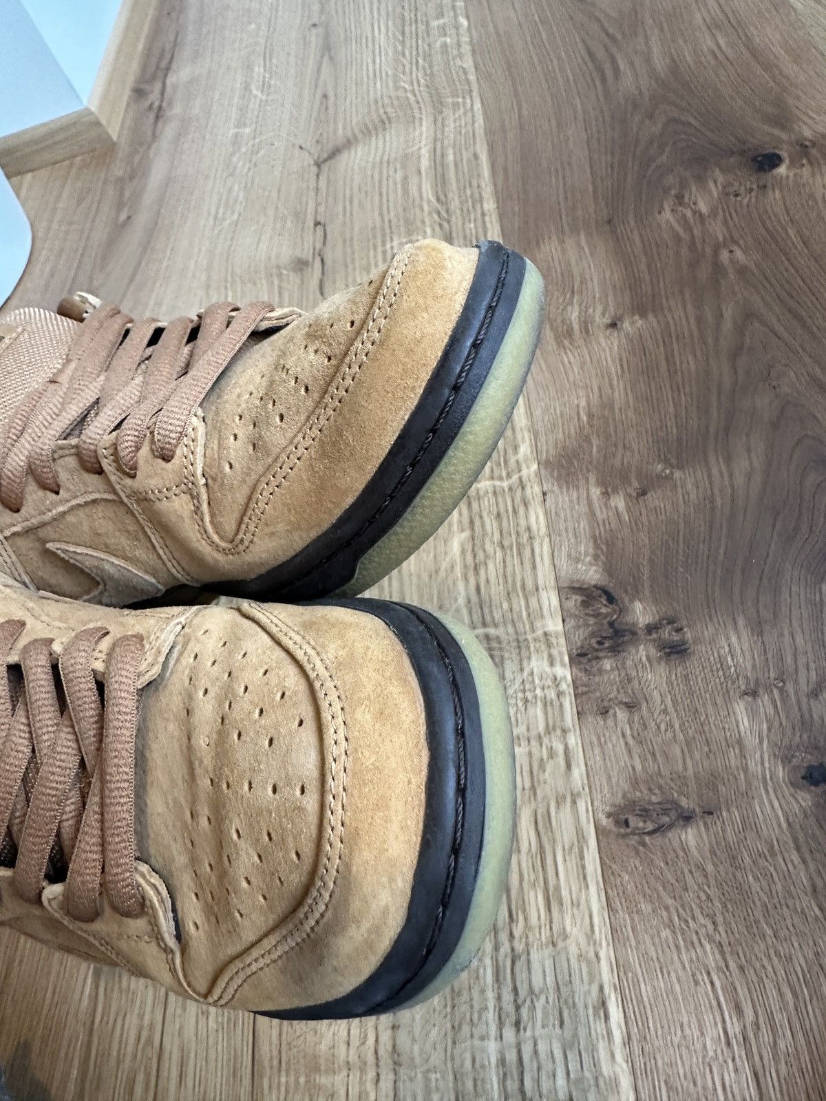 Nike NIKE SB DUNK LOW WHEAT MOCHA Size US 9 / EU 42 - 8 Thumbnail
