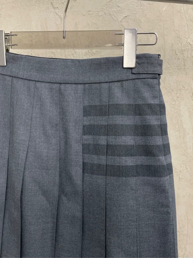 Thom Browne Thom browne Gray new four-striped pleated skirt short skirt Size 24" / US 00 / IT 34 - 4 Thumbnail