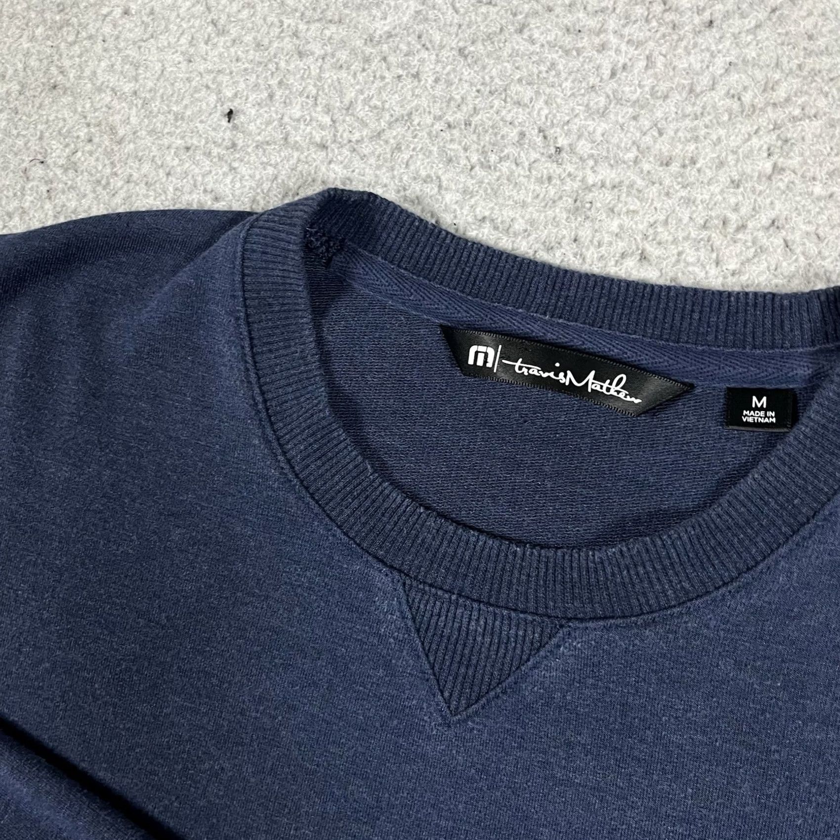TravisMathew Travis Mathew Sweatshirt Mens XL Crewneck Golf Pullover Solid Blue Logo Embroidered Breathable Lightweight All Seasons Stretch Size US XL / EU 56 / 4 - 7 Thumbnail