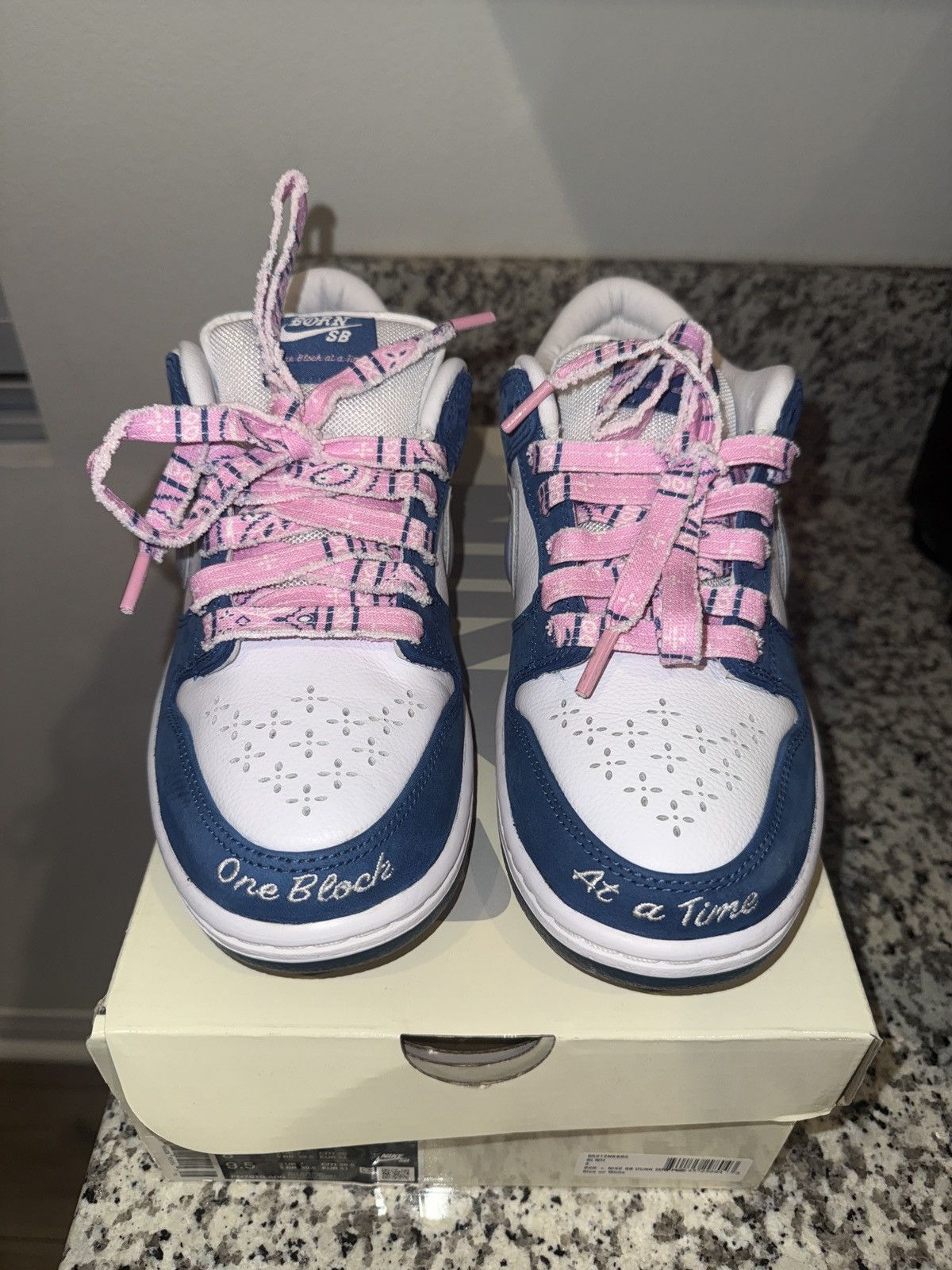 Nike One block at a time dunks Size US 8 / EU 41 - 1 Thumbnail