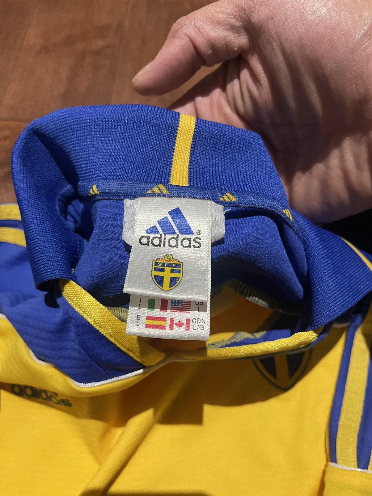 Adidas Adidas 2000/2001 Sweden Home Football Kit Size US L / EU 52-54 / 3 - 6 Thumbnail