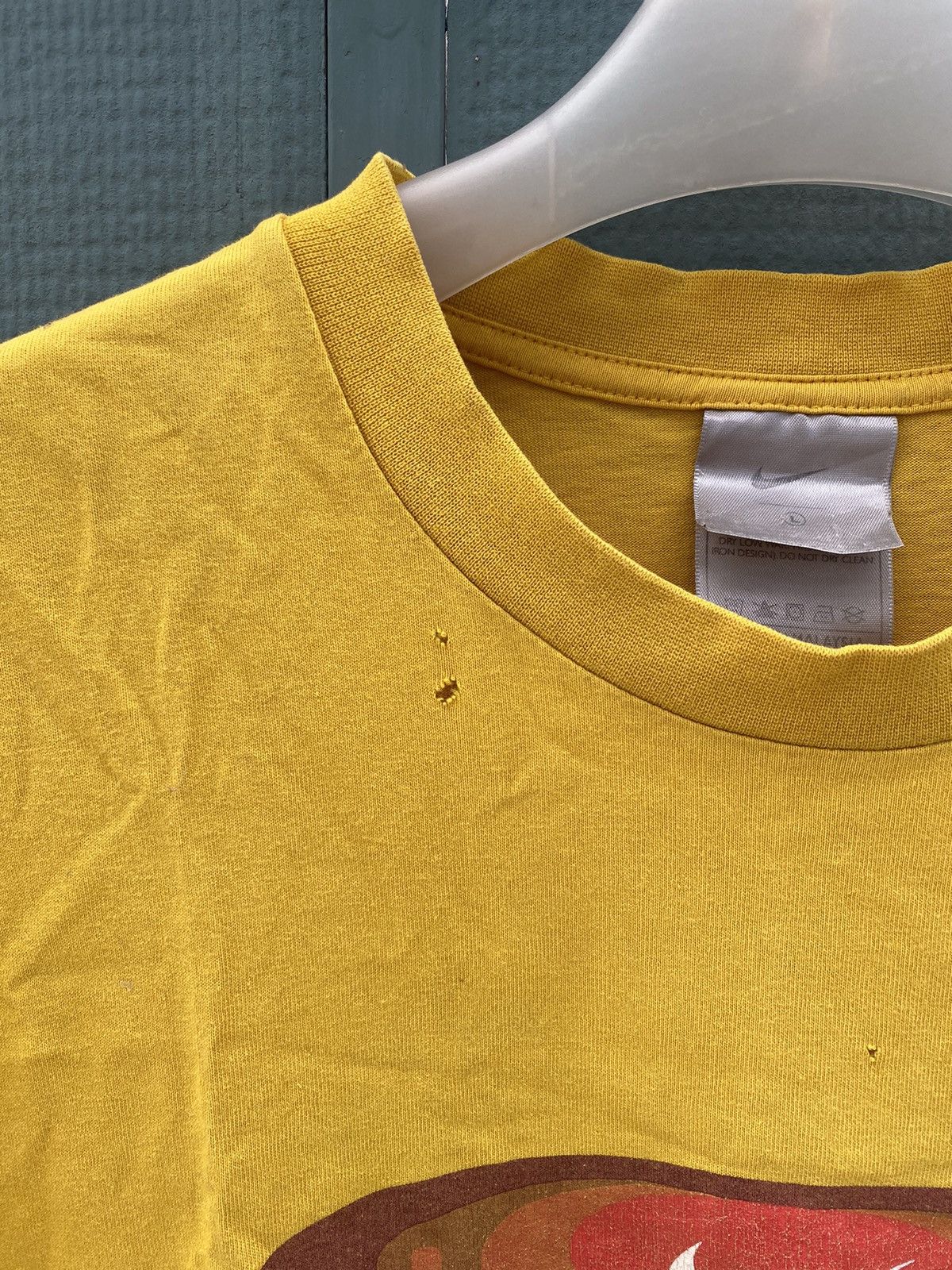 Nike × Vintage 💸NEED GONE💸Vintage thrashed nike center yellow tee Size US L / EU 52-54 / 3 - 4 Thumbnail