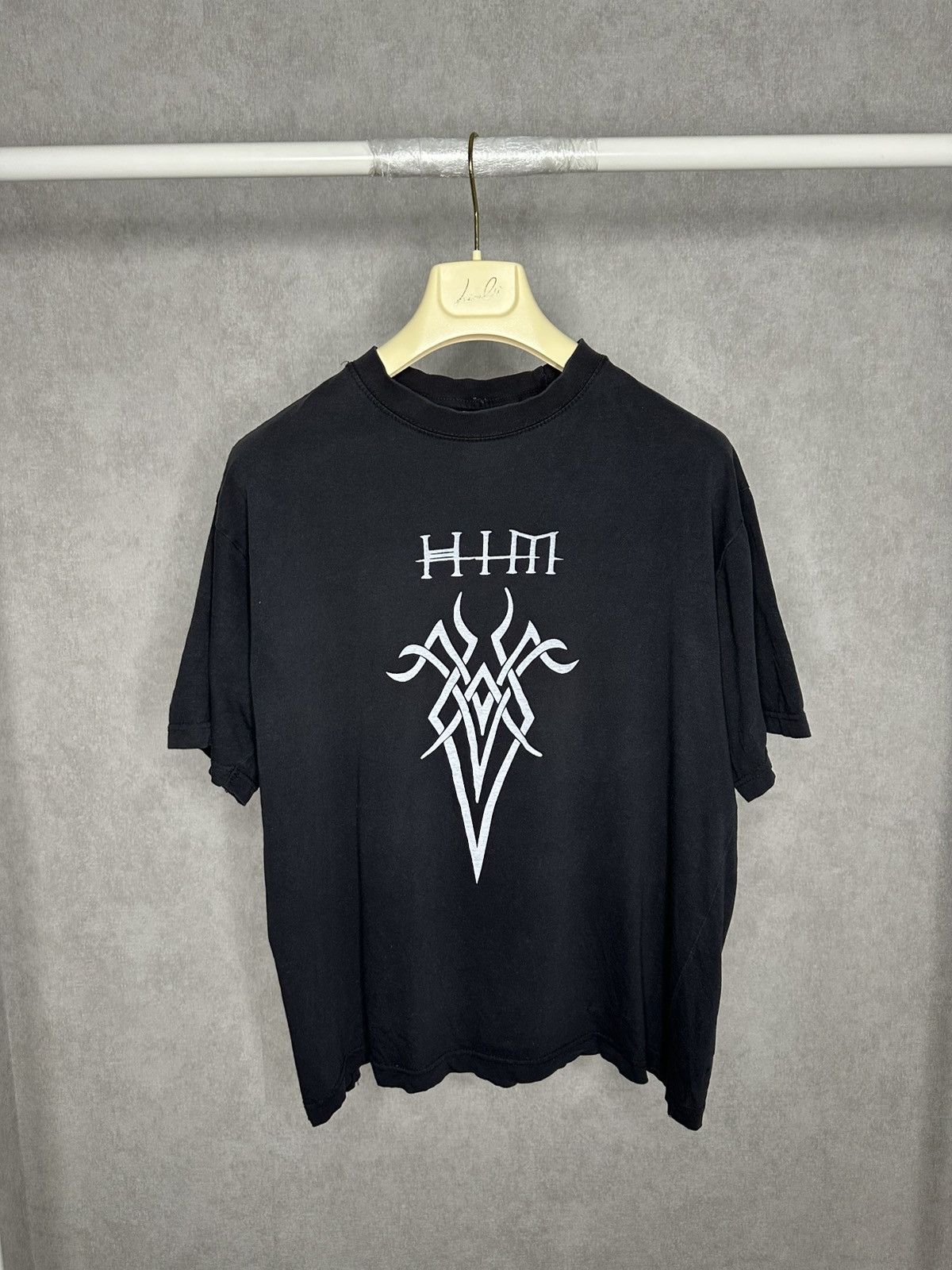 Band Tees × Vintage Vintage HIM band t shirt heartagram y2k faded metal size m Size US M / EU 48-50 / 2 - 1 Thumbnail