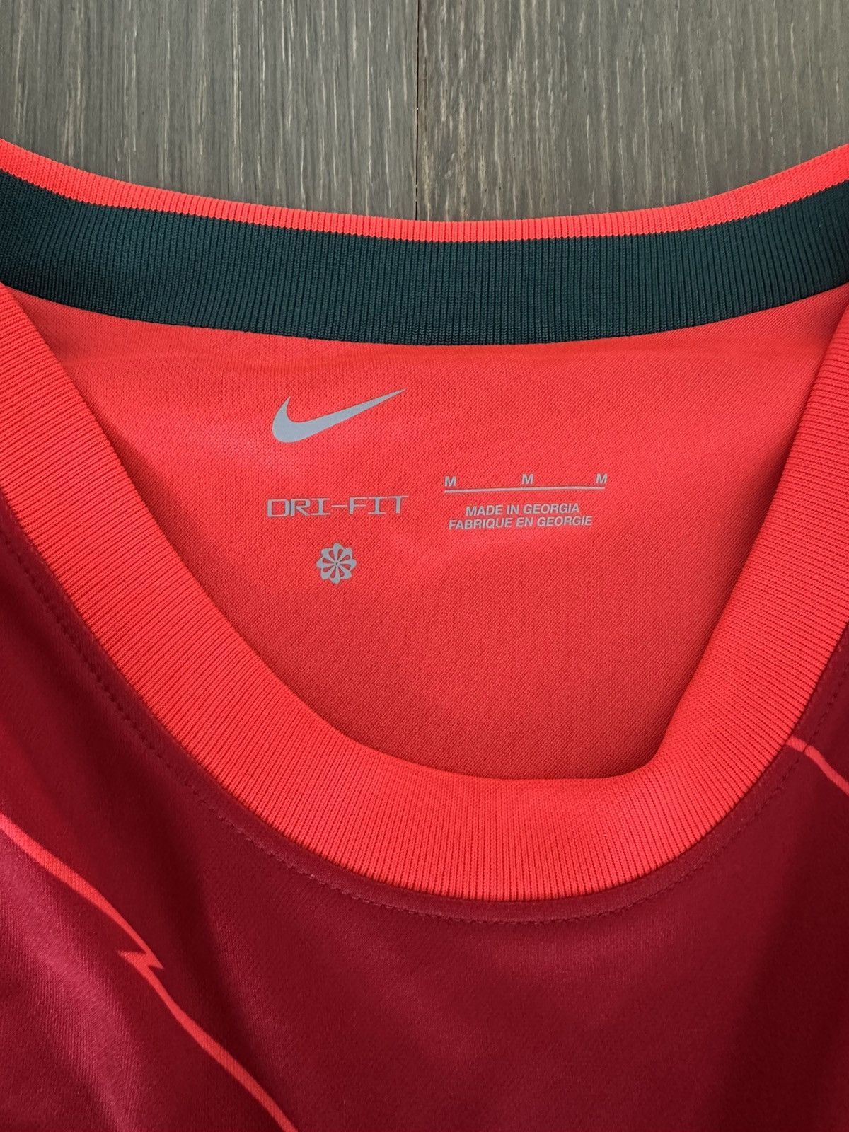 Nike Men’s Liverpool Jersey Size US M / EU 48-50 / 2 - 3 Thumbnail