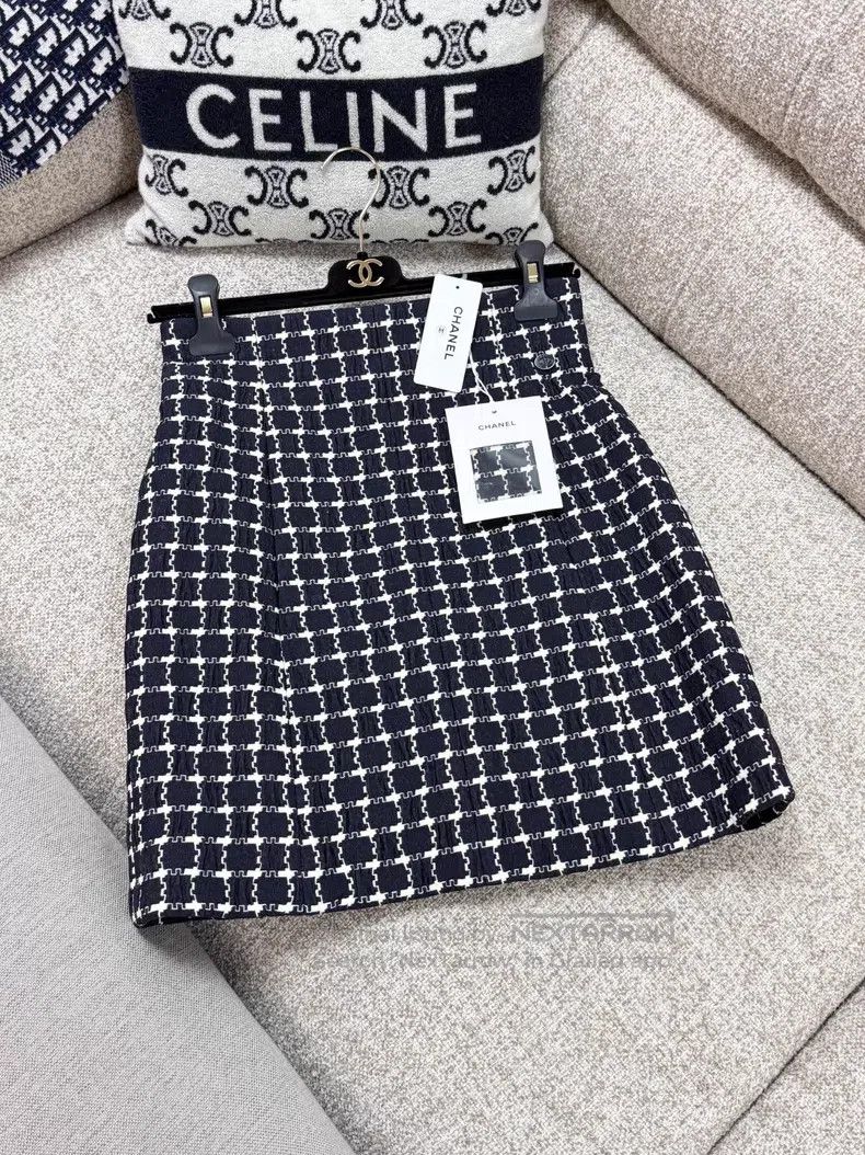 Chanel Chanel Plaid skirt Size 24" / US 00 / IT 34 - 1 Thumbnail