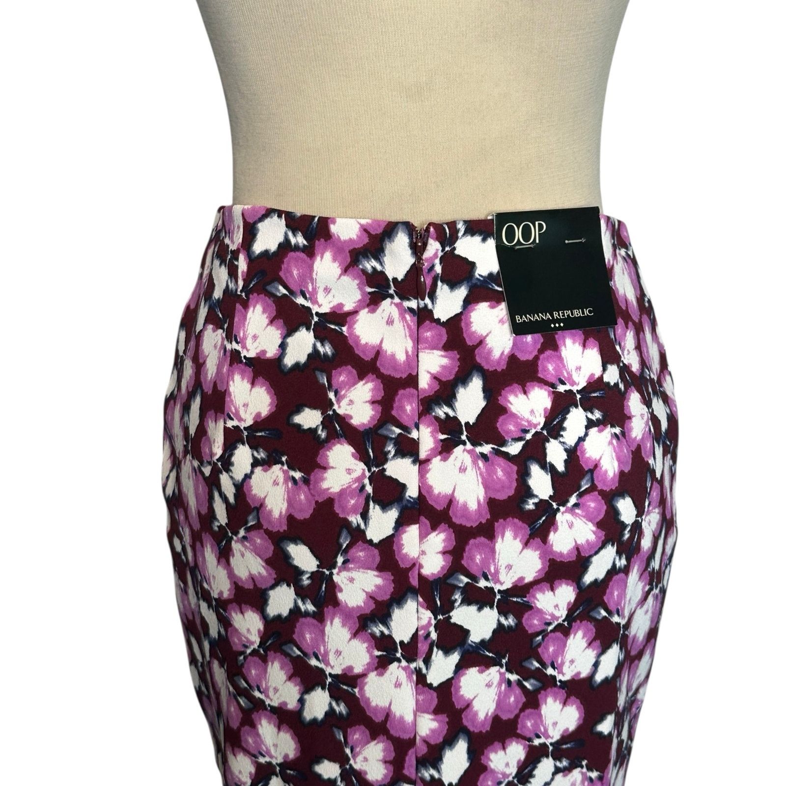 Banana Republic Banana Republic wine floral pencil skirt size 00P Size 26" / US 2 / IT 38 - 8 Thumbnail