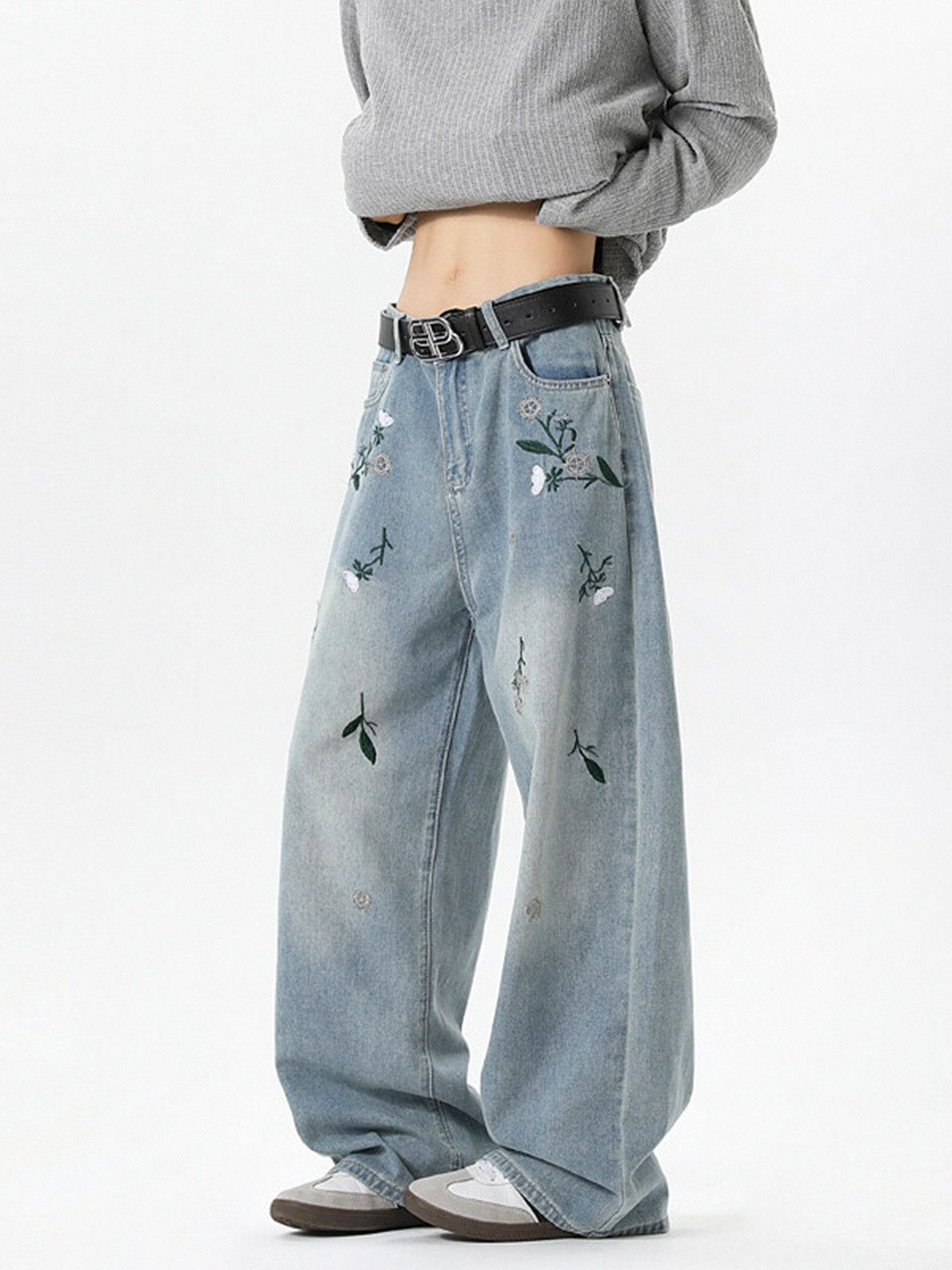 Vintage Men's Loose-Fit Wide-Leg Embroidered Jeans Size US 32 / EU 48 - 1 Thumbnail
