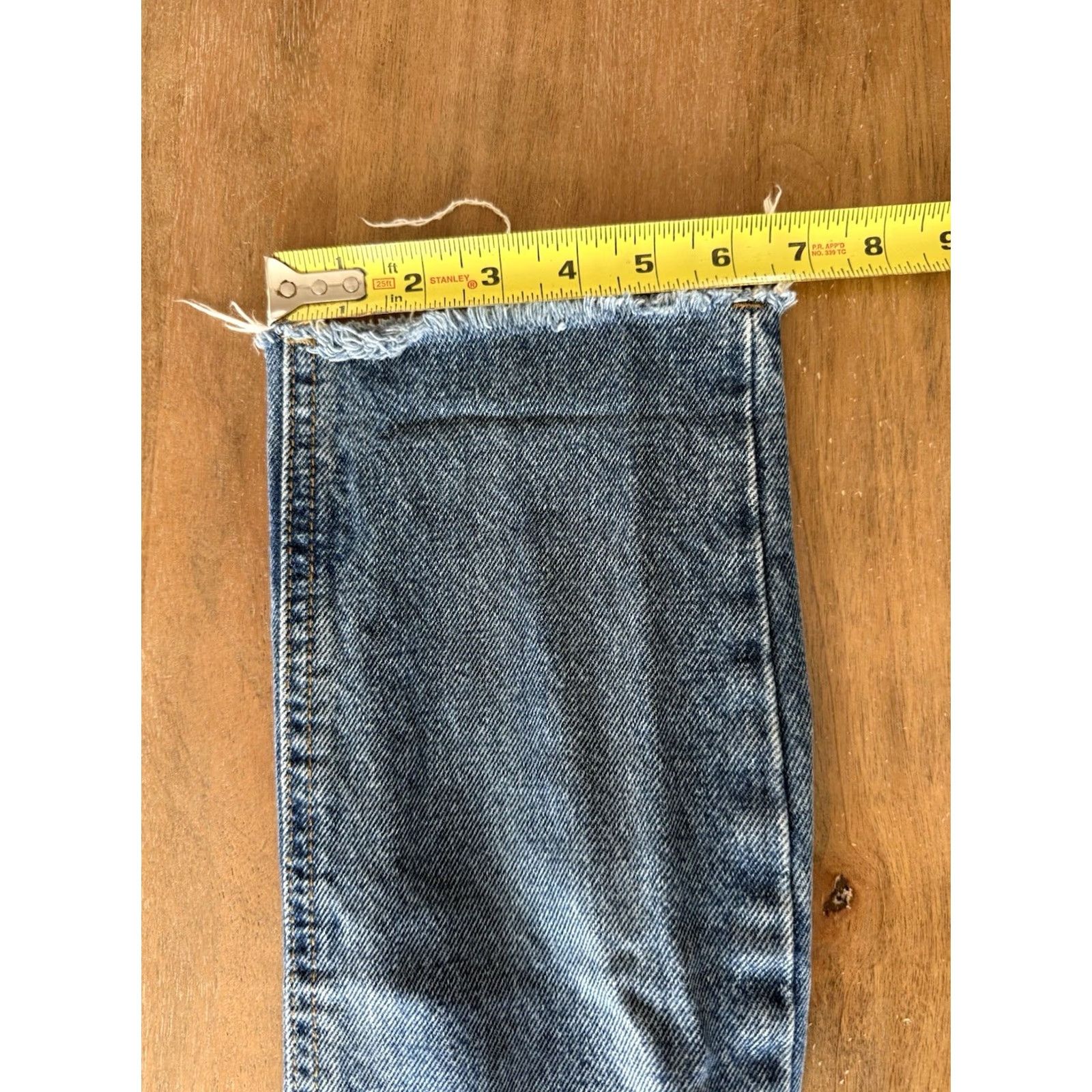 Urban Outfitters BDG Urban Outfitters Jeans Slim Straight 25x28 Womens Light Wash Denim Blue City Logo 5-Pocket Mens? Womens Size 42" / US 20 - 7 Thumbnail