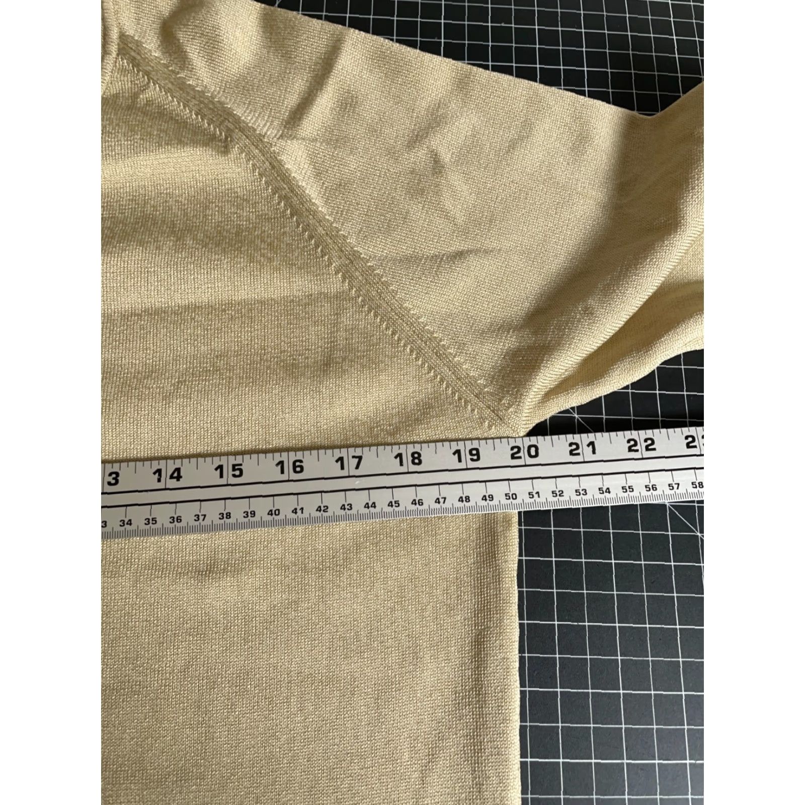 Van Heusen VINTAGE Van Heusen Coleseta V-Neck Sweater Mens M Beige 70s Acetate Polyester NOS Size US M / EU 48-50 / 2 - 5 Thumbnail