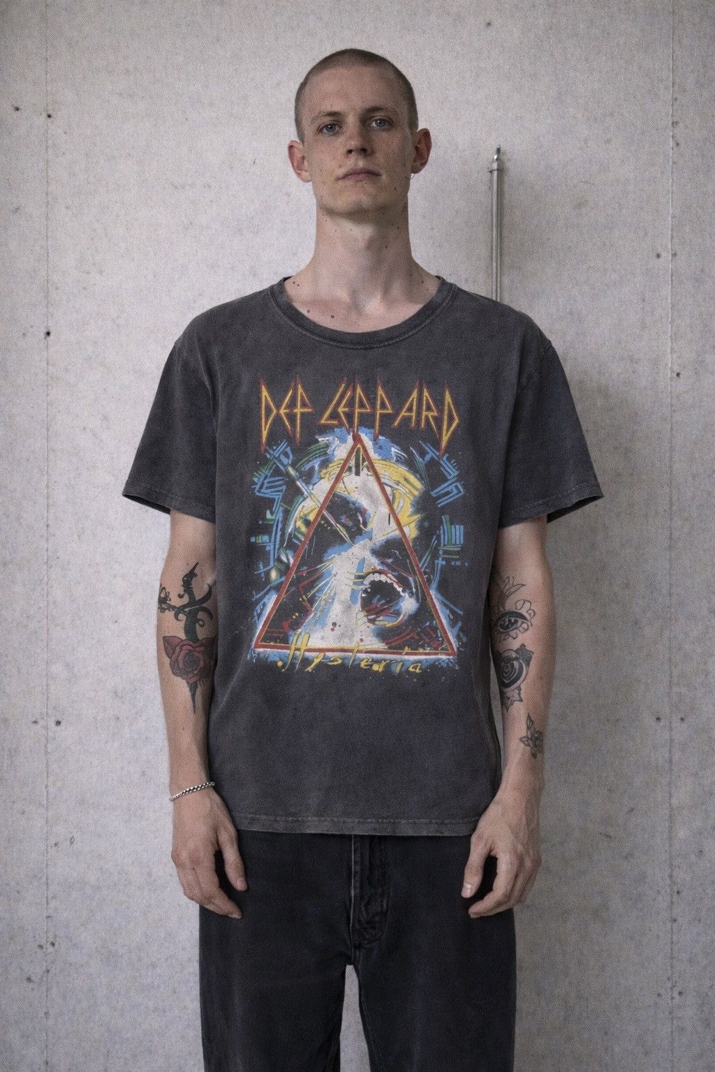 Vintage Def Leppard Hysteria Thrashed Tee Size US S / EU 44-46 / 1 - 8 Thumbnail