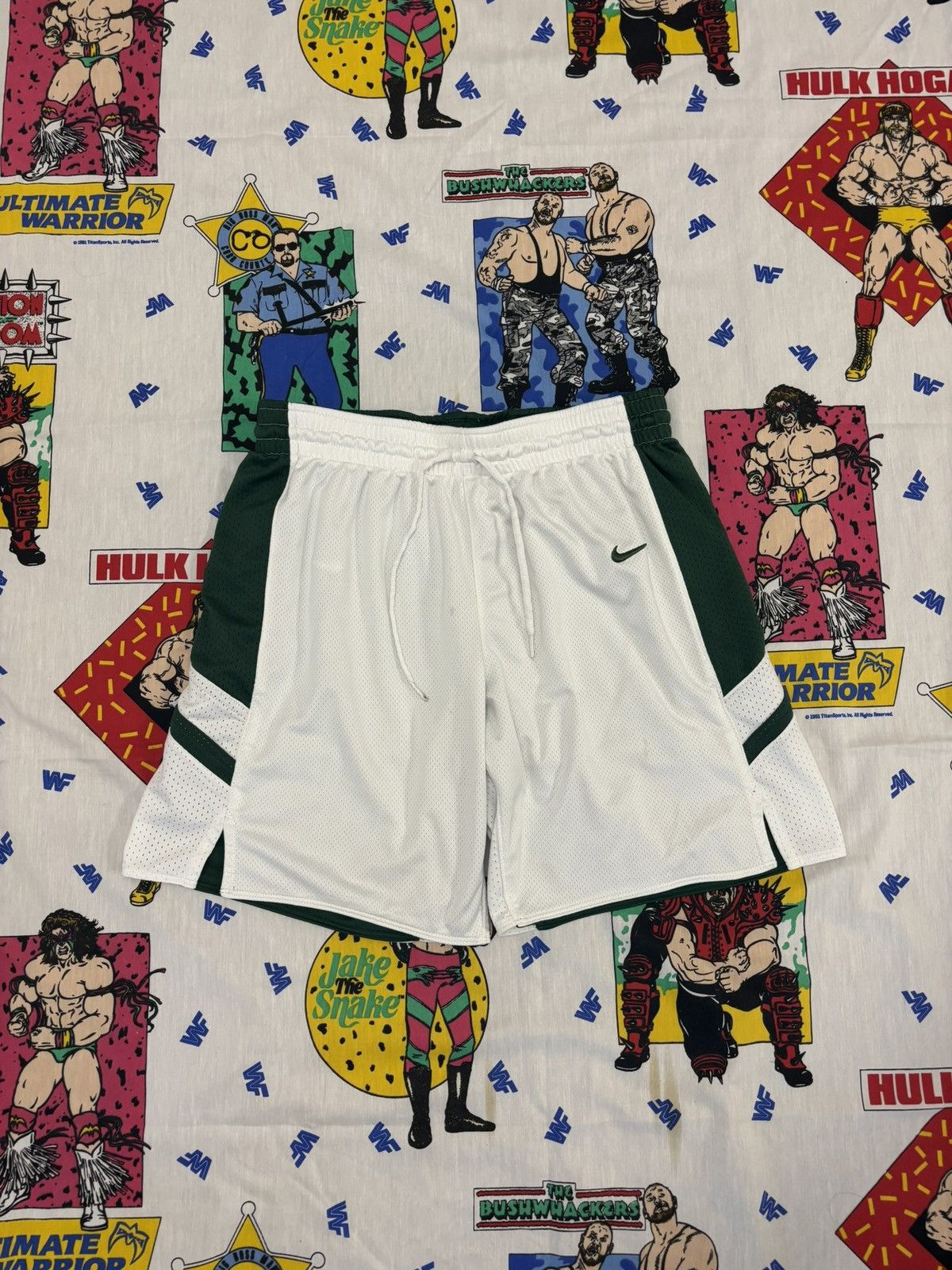 Nike vintage nike swoosh logo green white basketball shorts S/M Size US 32 / EU 48 - 1 Thumbnail