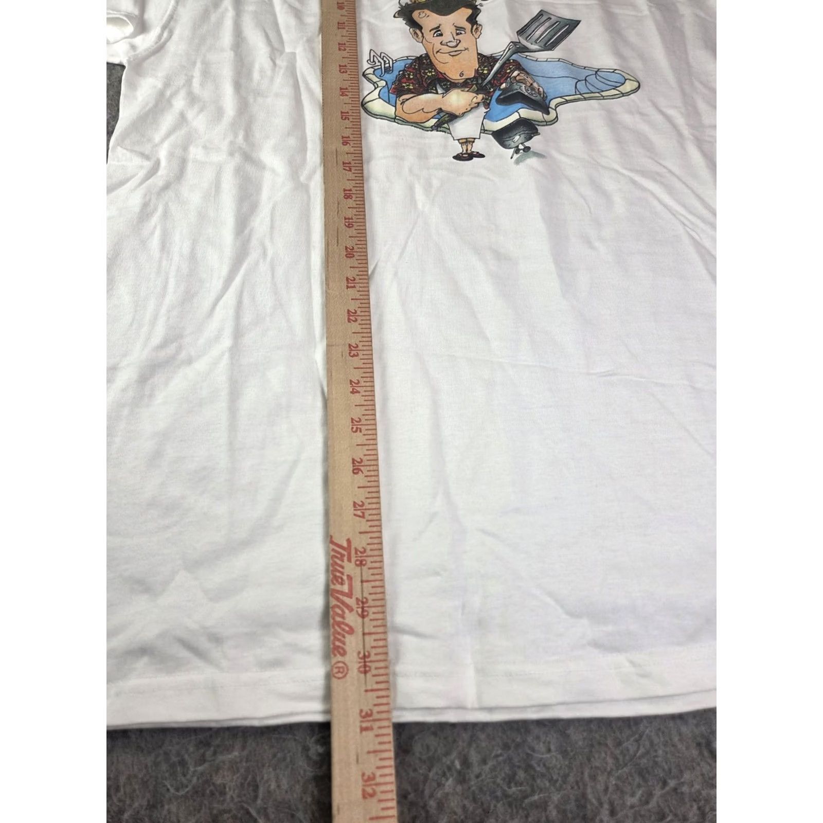 Fruit Of The Loom VINTAGE King Of The Backyard T Shirt XL White Mens Funny Dad BBQ Fruit Size US XL / EU 56 / 4 - 7 Thumbnail