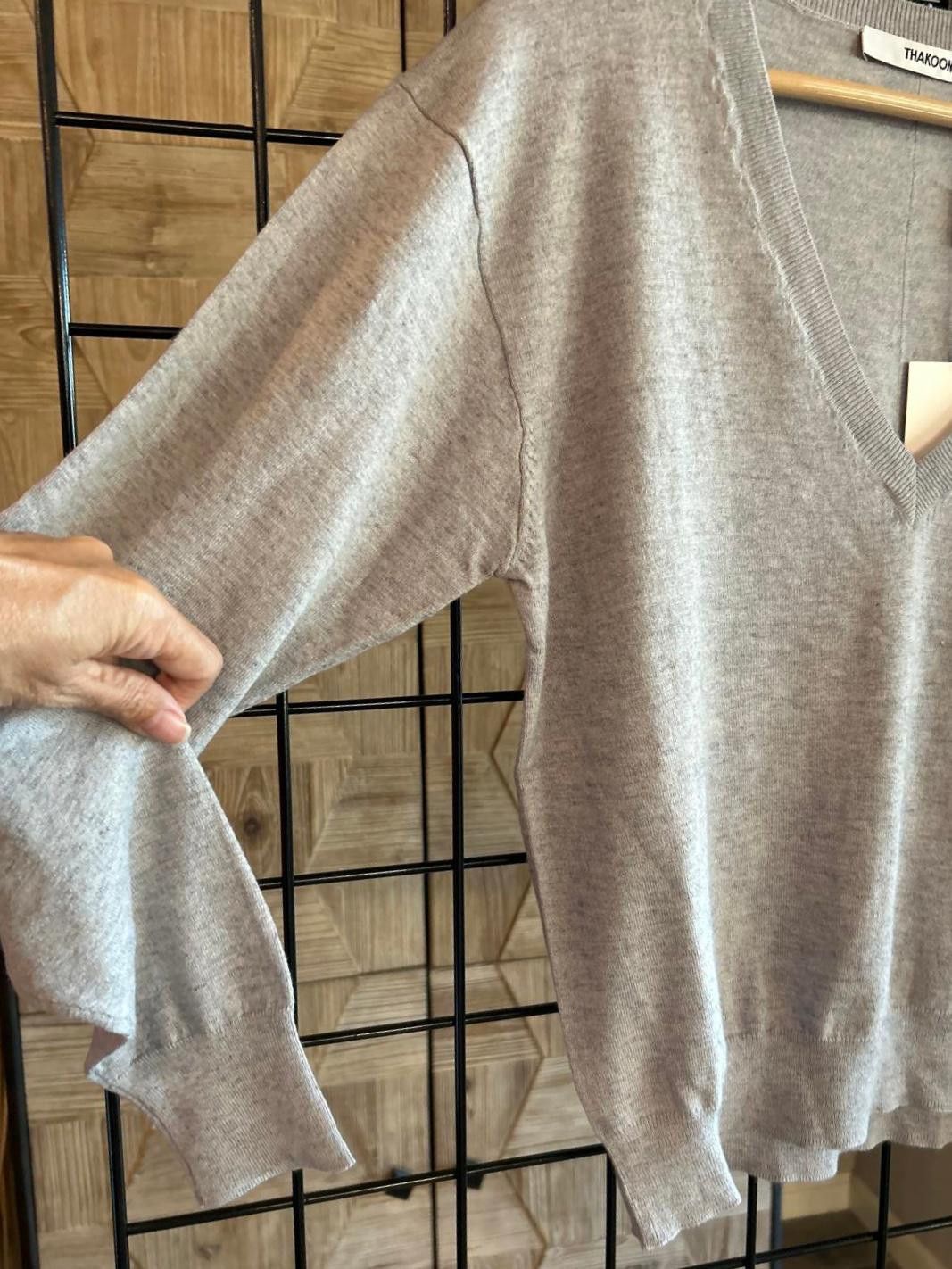 Designer NWT Thakoon Sweater Medium Grey Pullover V-Neck Long Sleeve Size M / US 6-8 / IT 42-44 - 2 Thumbnail