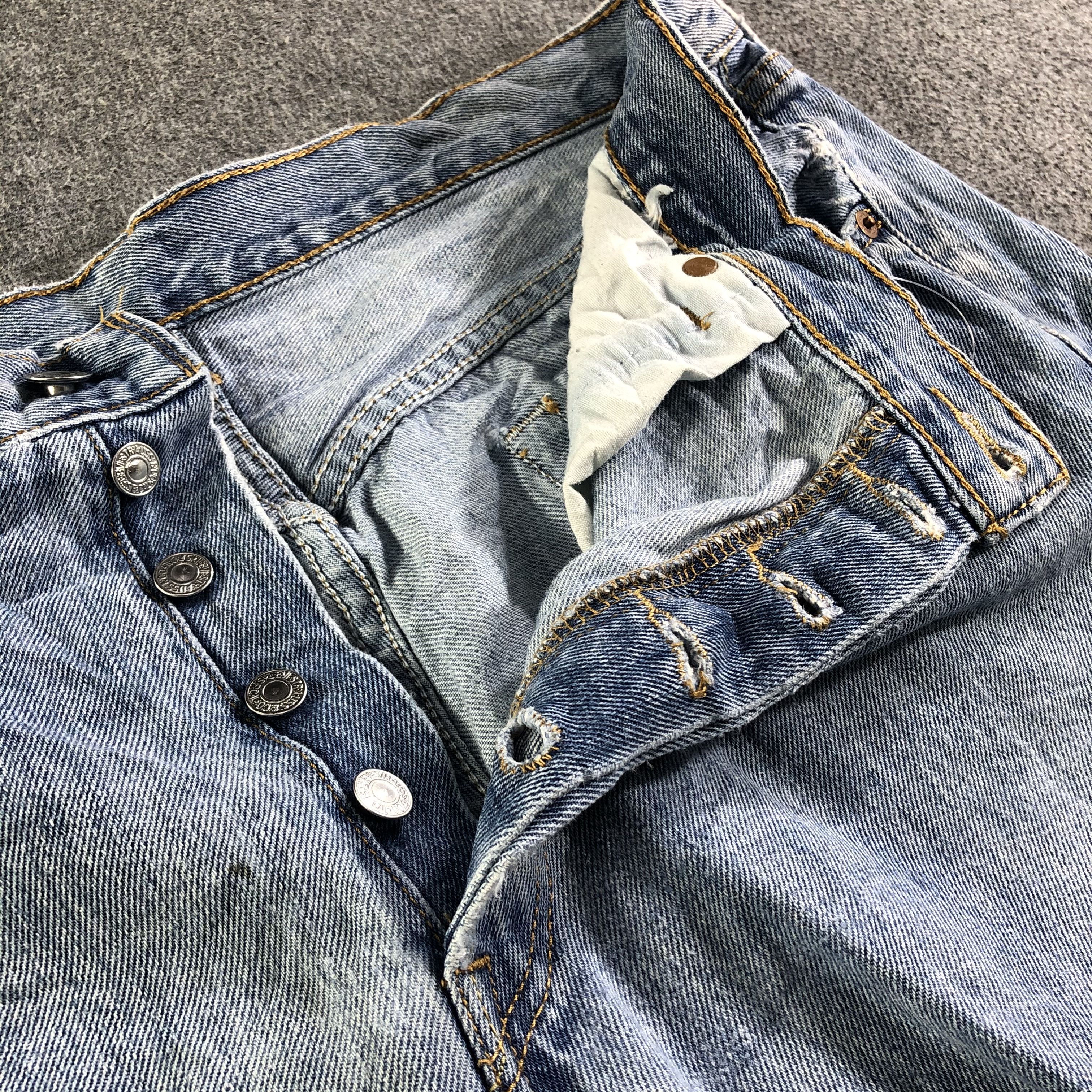 Levi's × Vintage Vintage Blue Wash Levis 501 Jeans-J4177 Size 35" - 4 Thumbnail