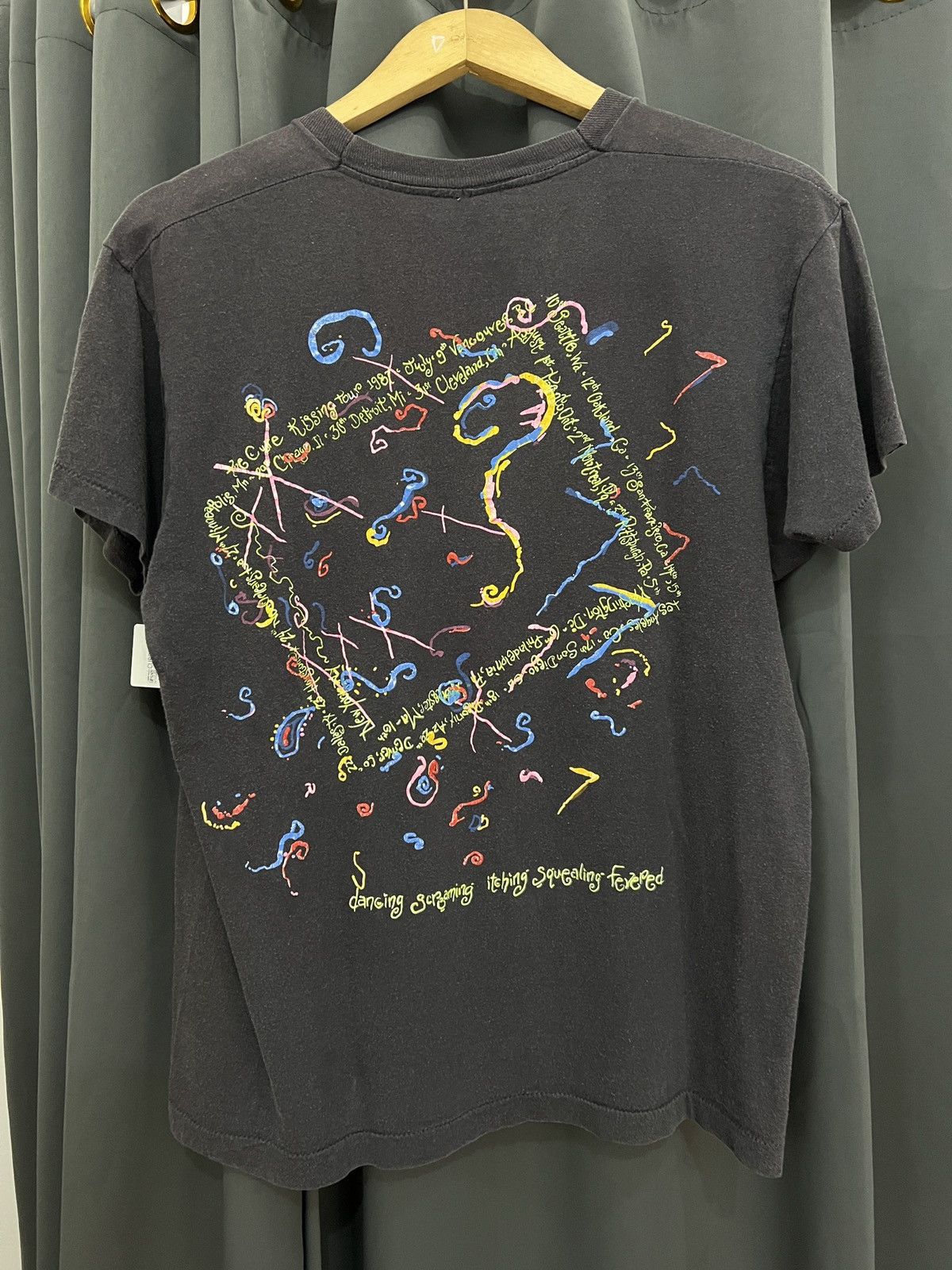 Band Tees Vintage 80’s 1987 The Cure Kiss me Kiss Me Kiss Me rare tee Size US L / EU 52-54 / 3 - 3 Thumbnail